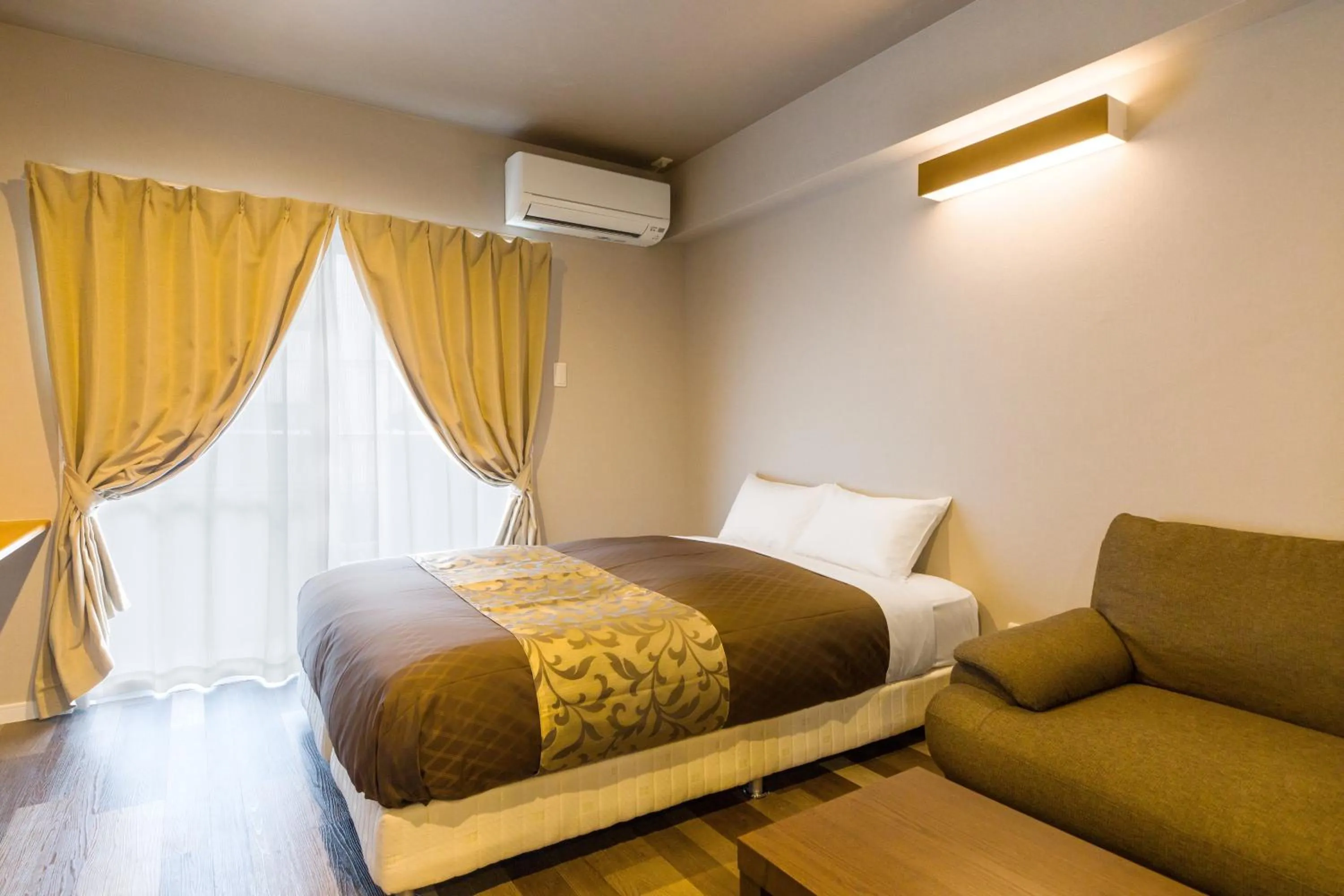 Living room, Bed in Mr. Kinjo in NISHIZAKI