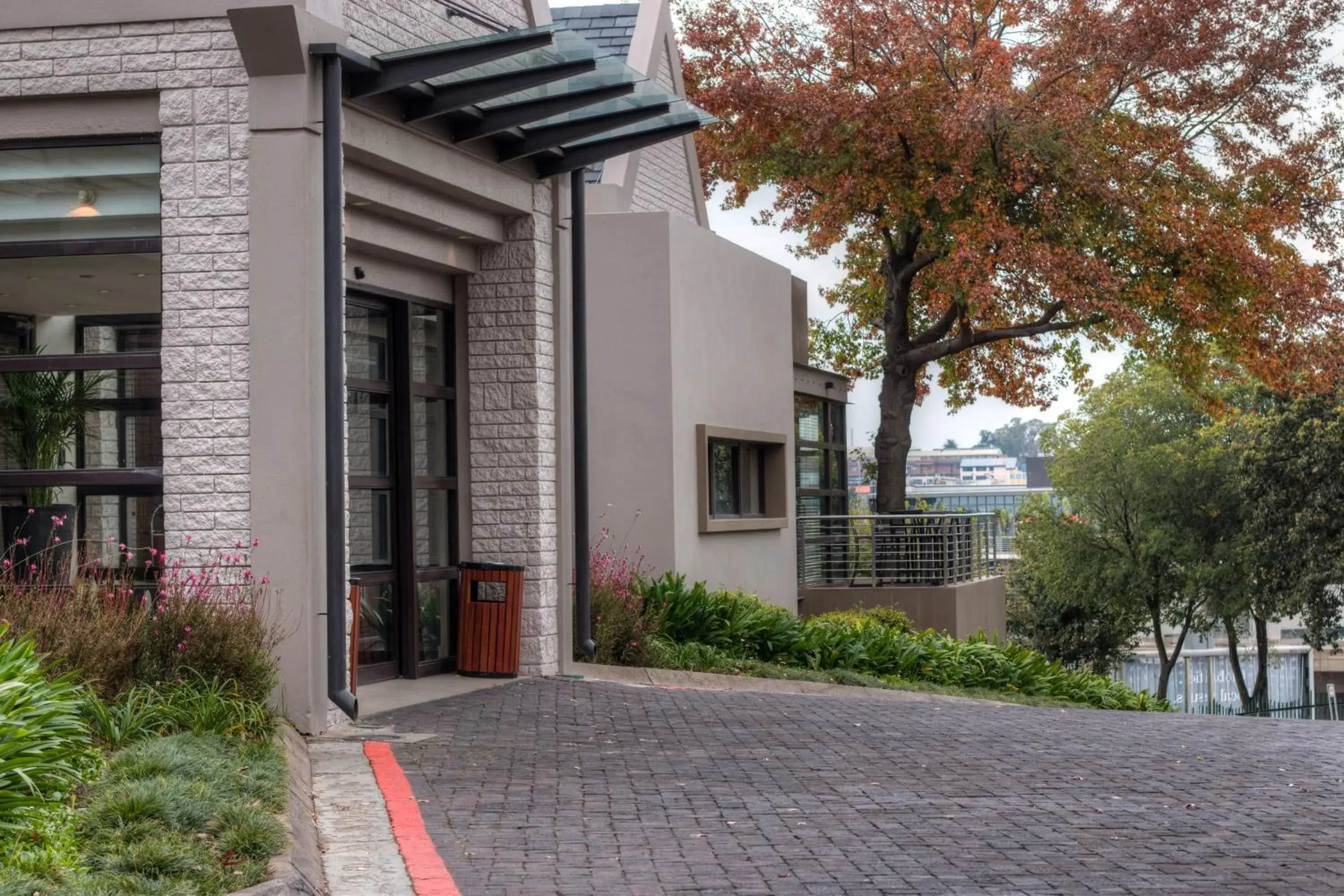 Facade/entrance, Garden in City Lodge Hotel Sandton, Katherine Street