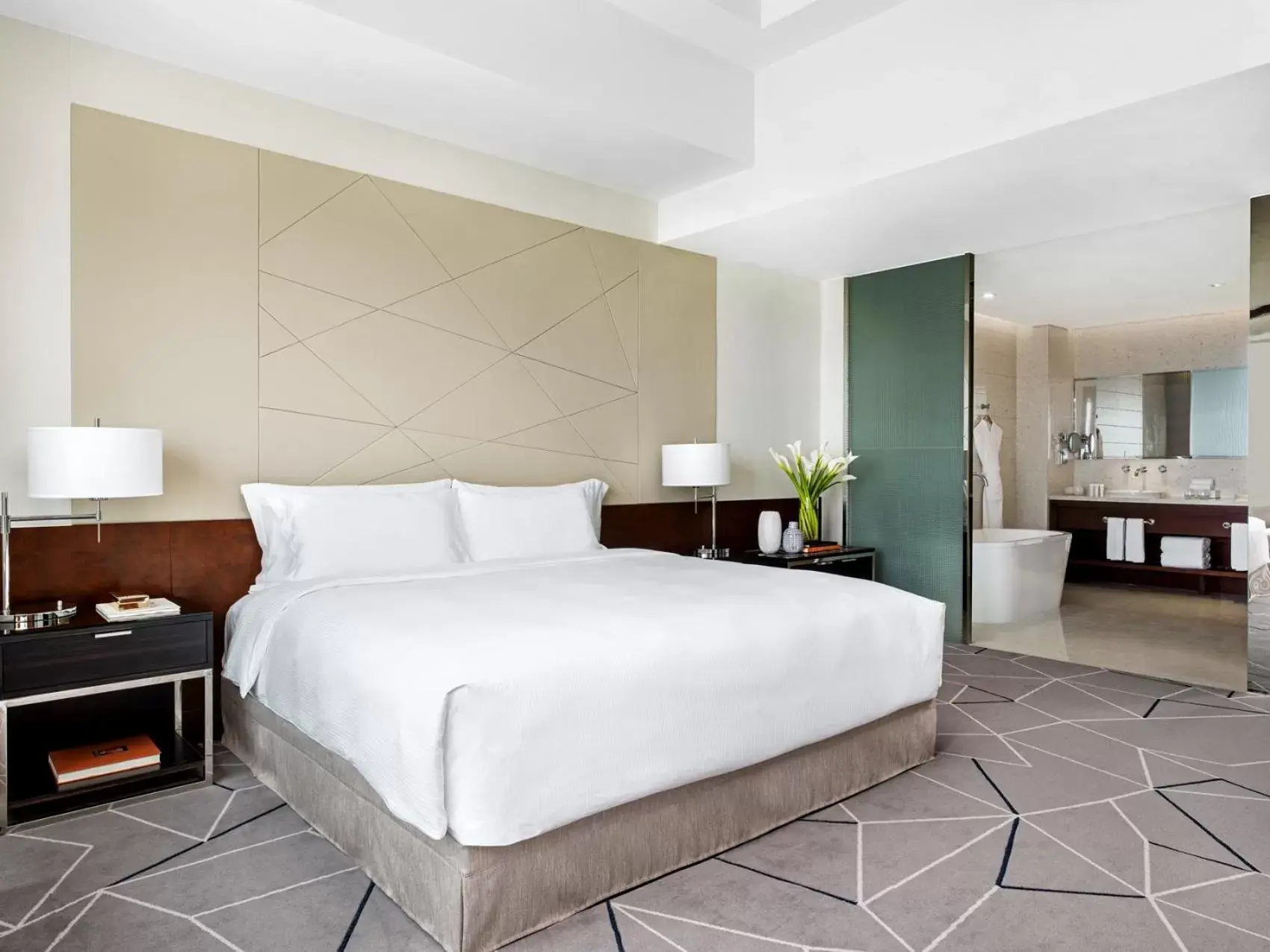 Bed in Cordis, Beijing Capital Airport By Langham Hospitality Group