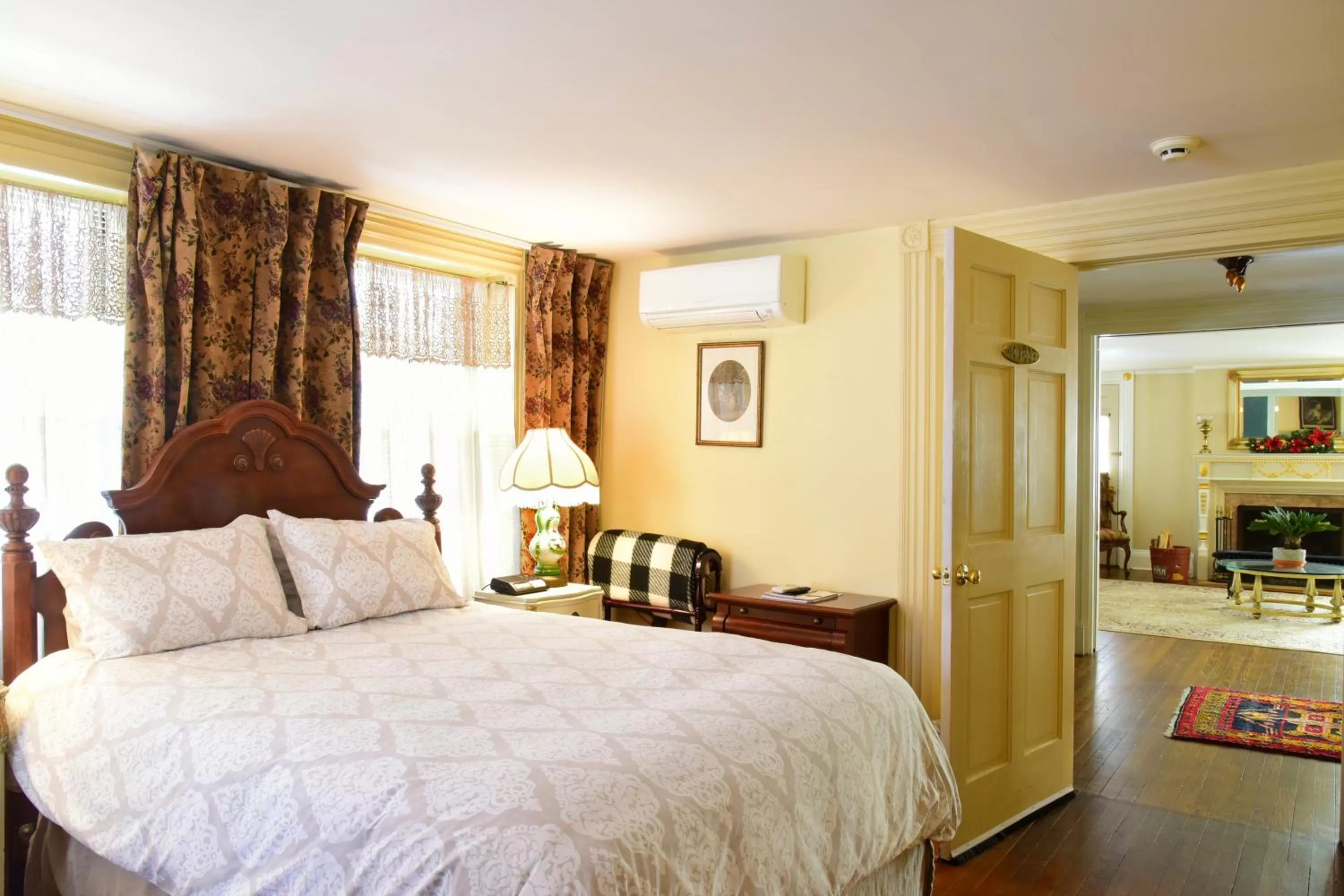 Bedroom, Bed in Wainwright Inn