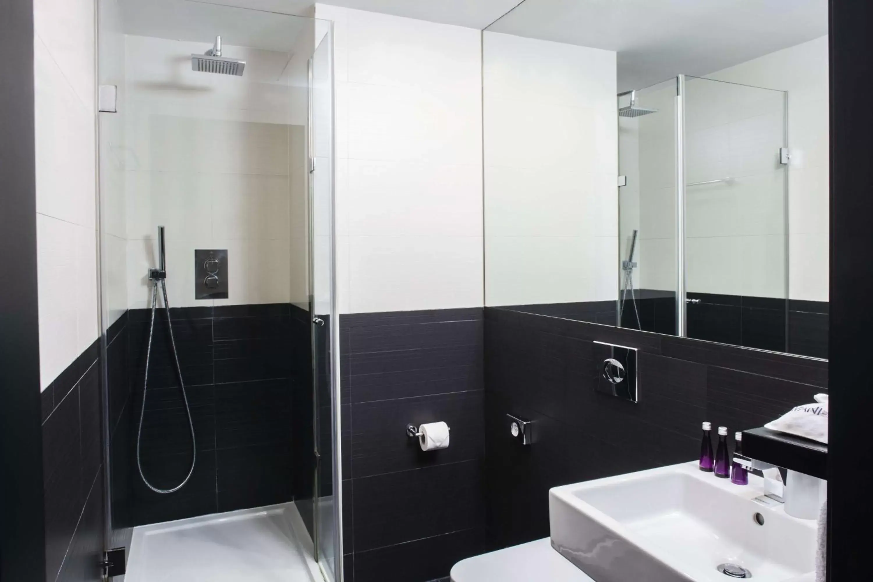 Shower, Bathroom in Avani Avenida Liberdade Lisbon Hotel