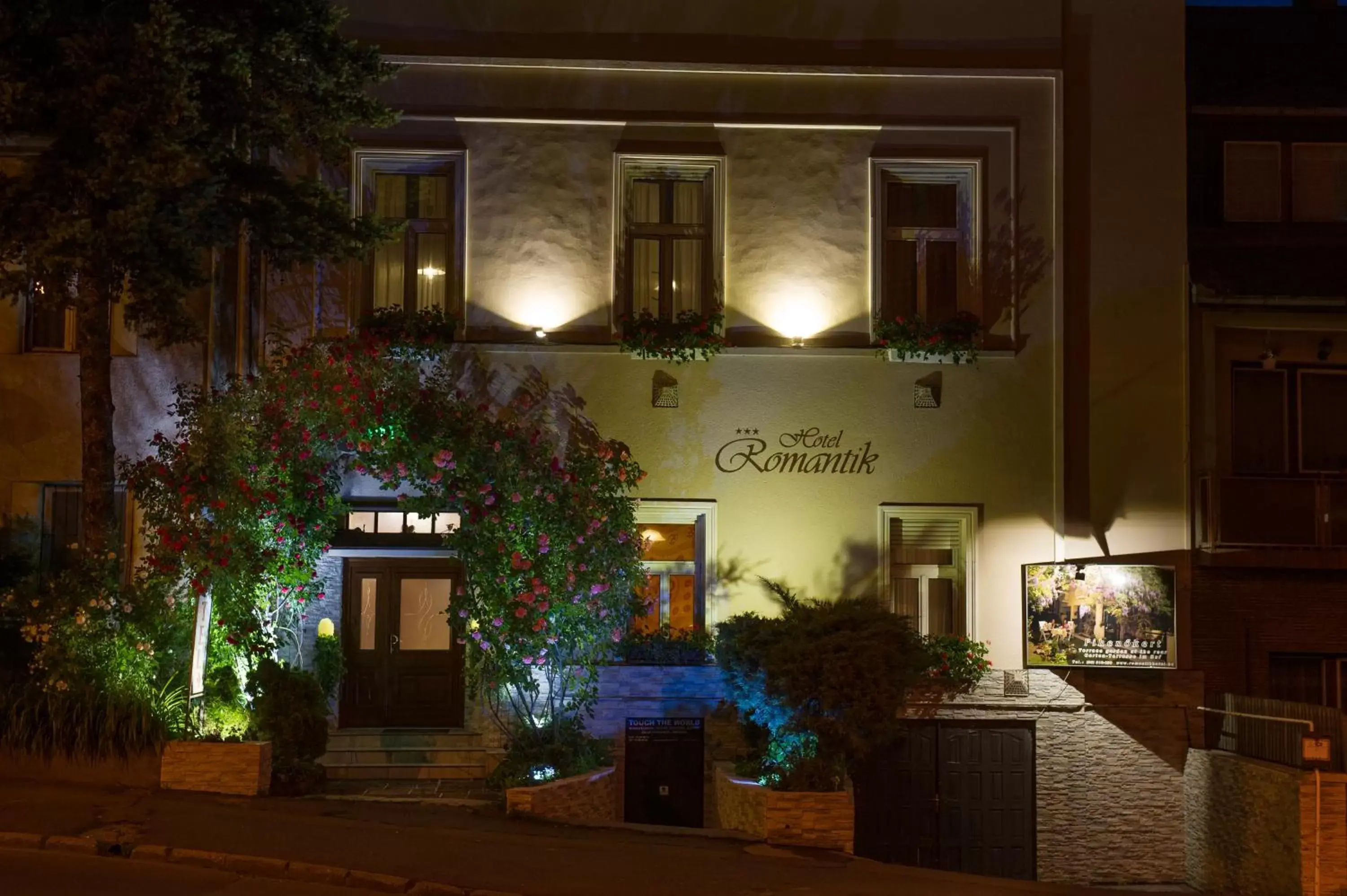 Facade/entrance, Property Building in Hotel Romantik Eger