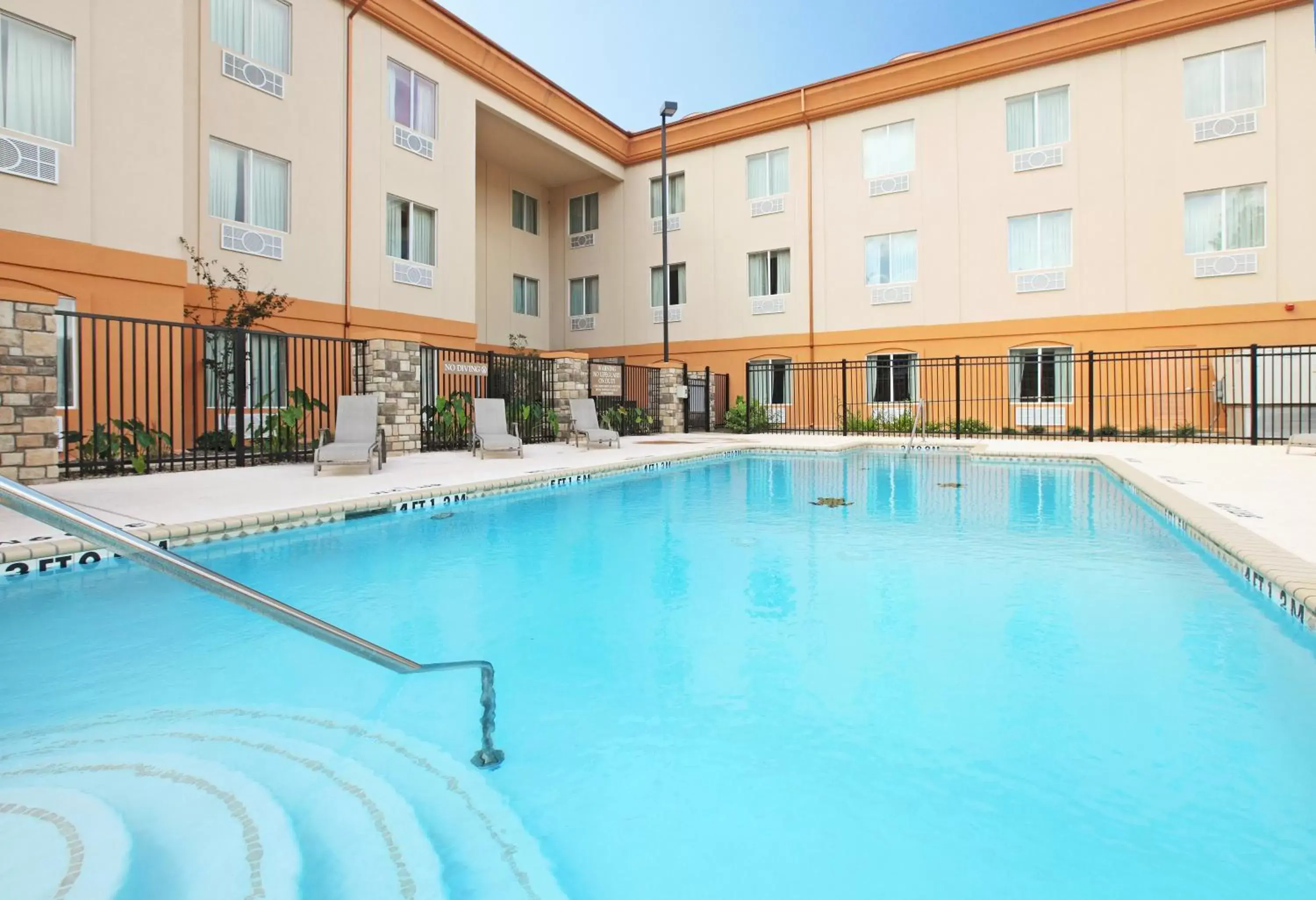 Swimming Pool in Holiday Inn Express Hotel & Suites Marshall, an IHG Hotel