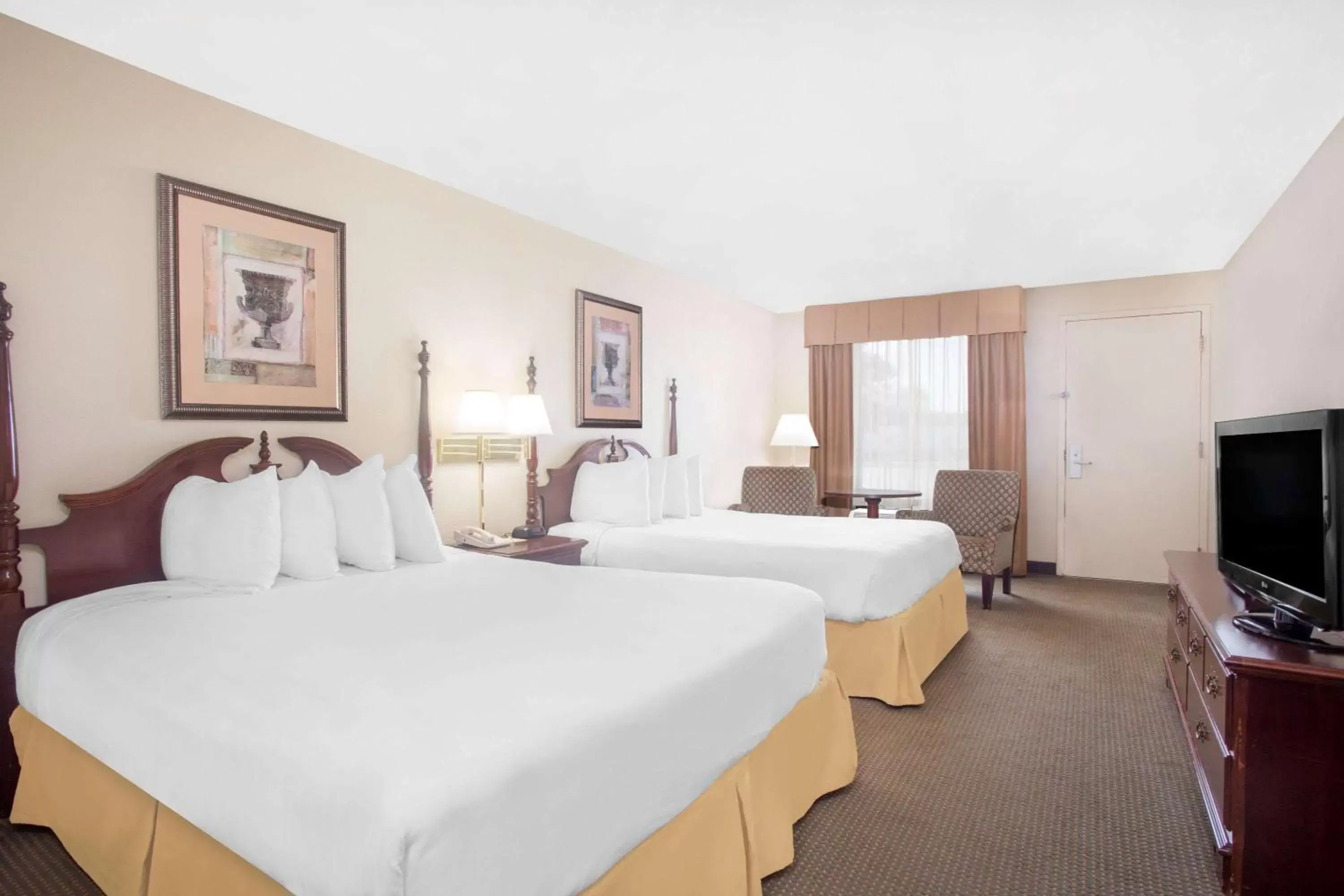 Photo of the whole room, Bed in Days Inn by Wyndham Metter