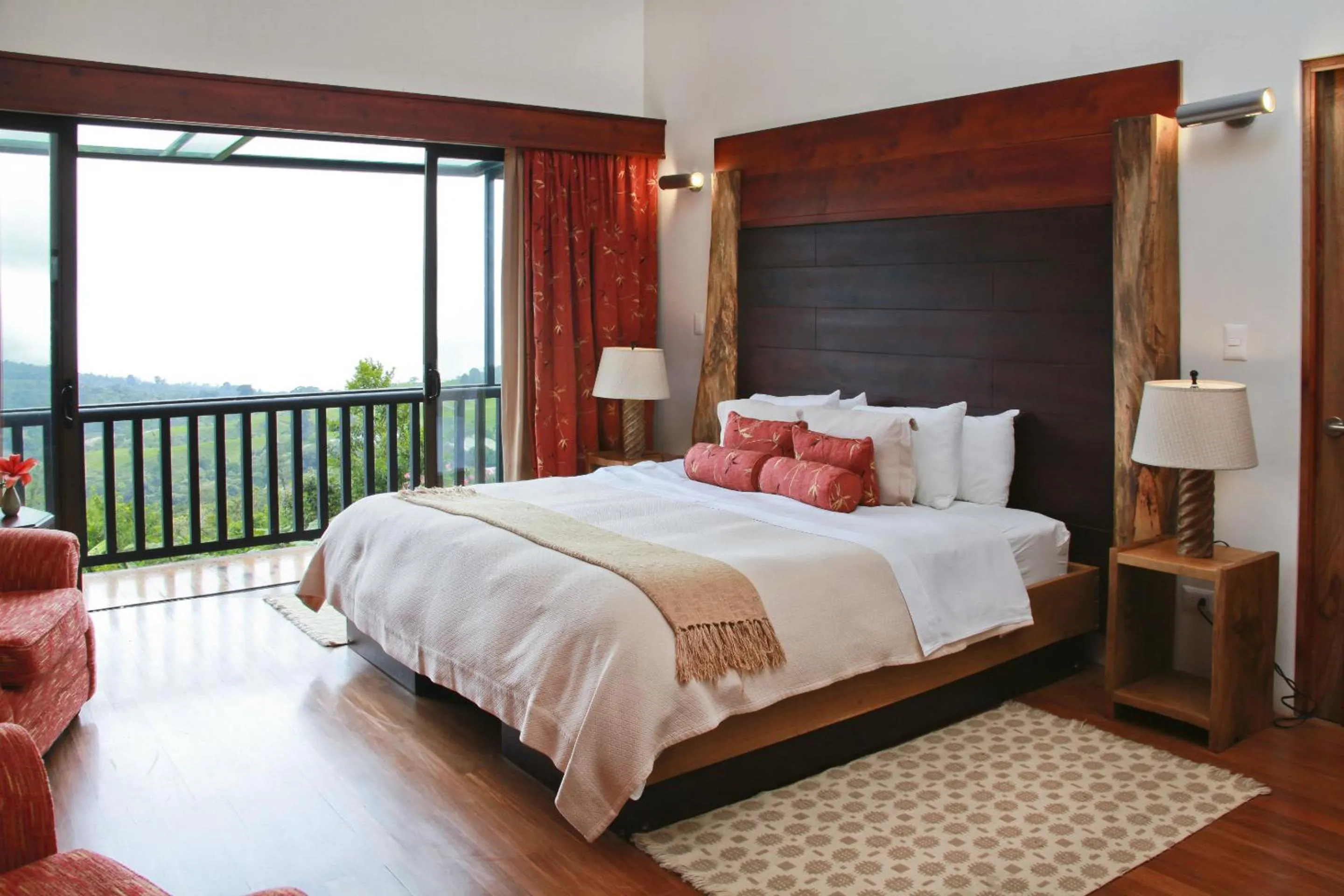 Bedroom, Bed in Poas Volcano Lodge