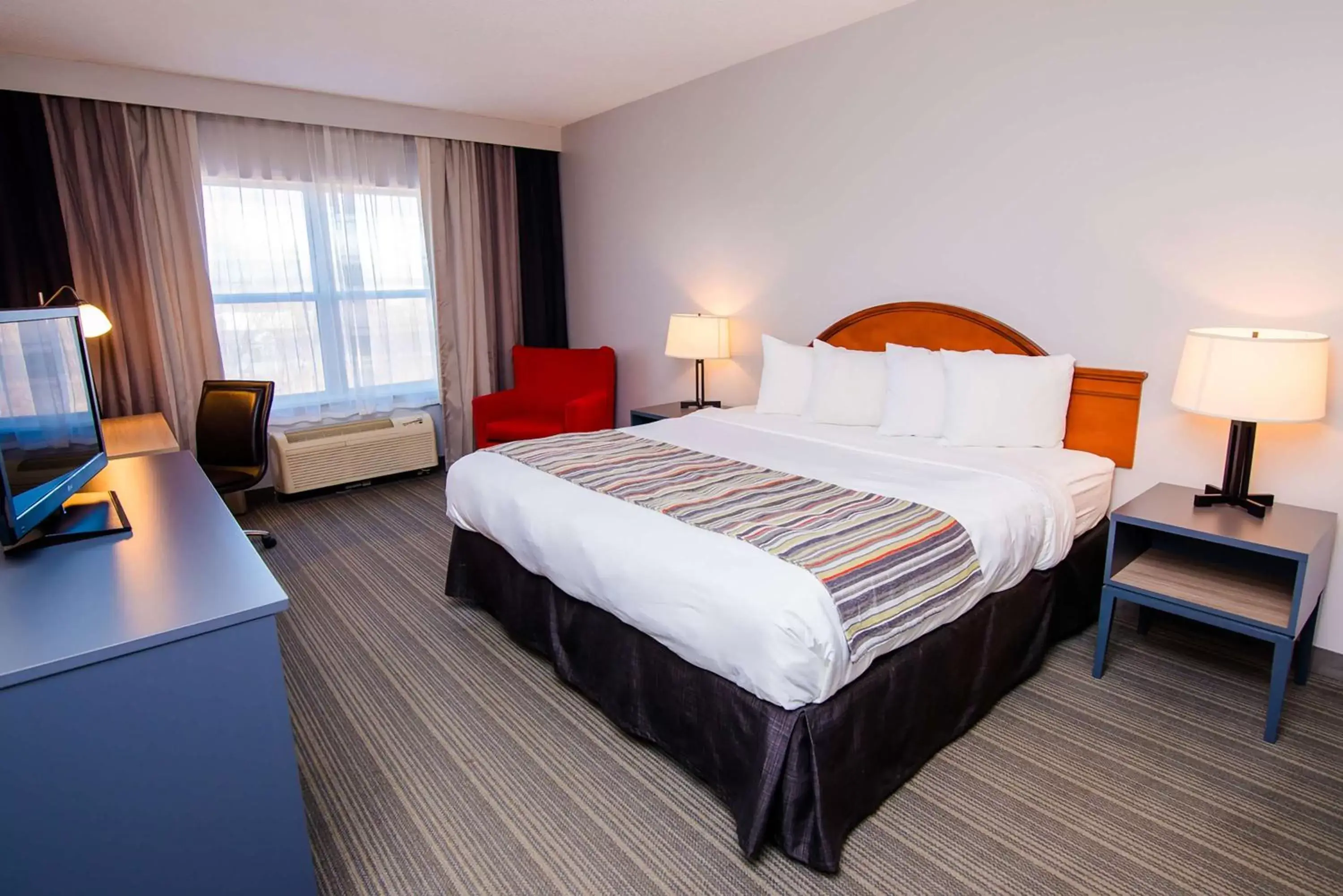 Photo of the whole room, Bed in Country Inn & Suites by Radisson, Brockton (Boston), MA