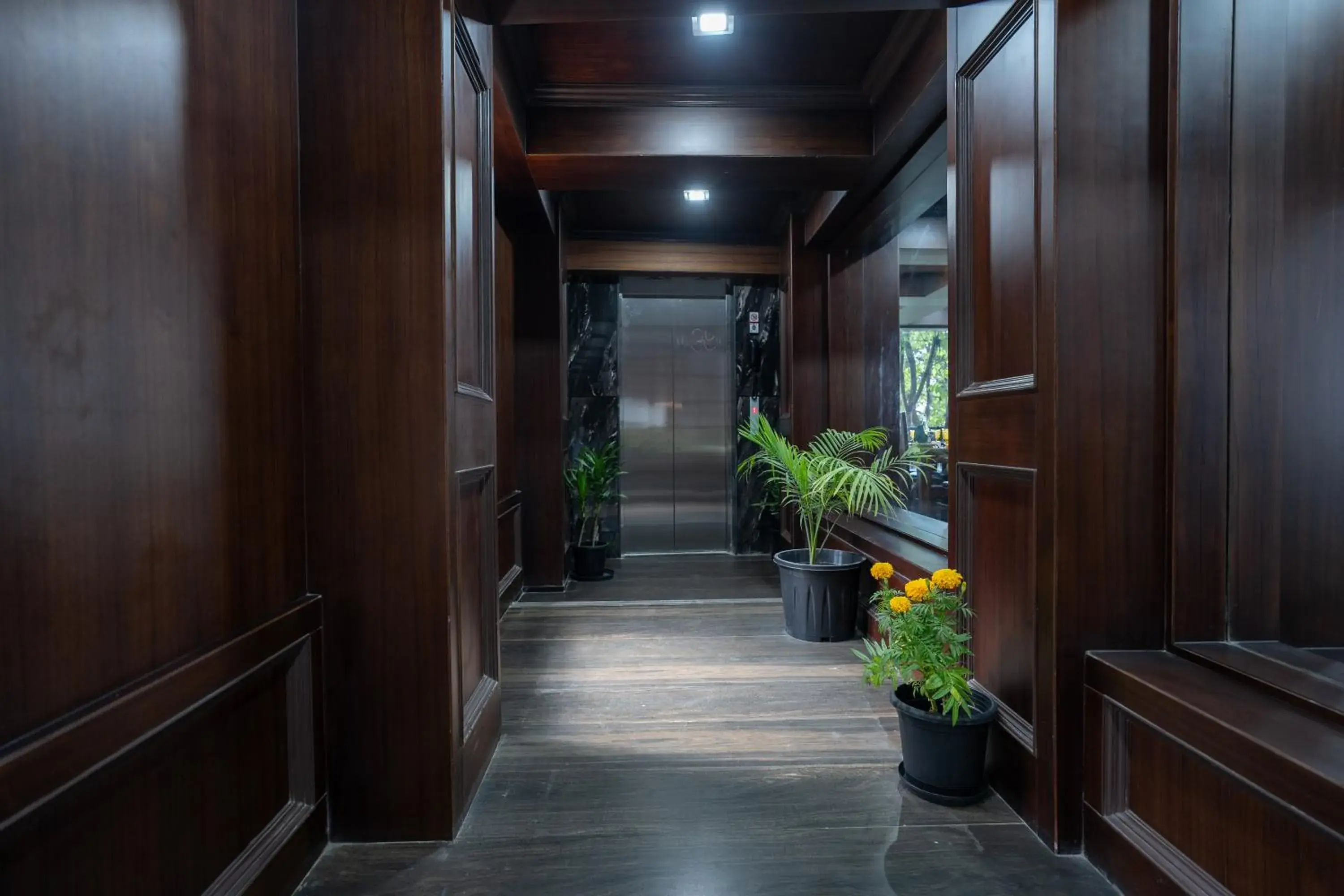 elevator, Lobby/Reception in The West Gate Posada By Summit