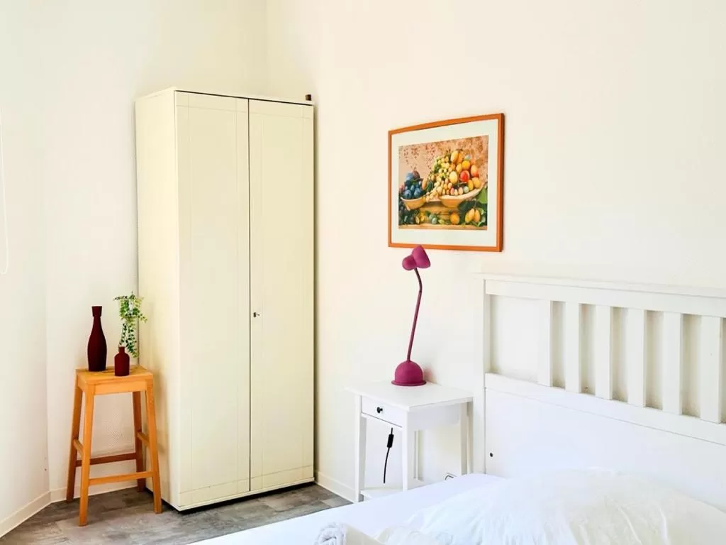 Bed in Saale, Marktplatz Zentrum, Apartmenthaus am Dom von Plant Room