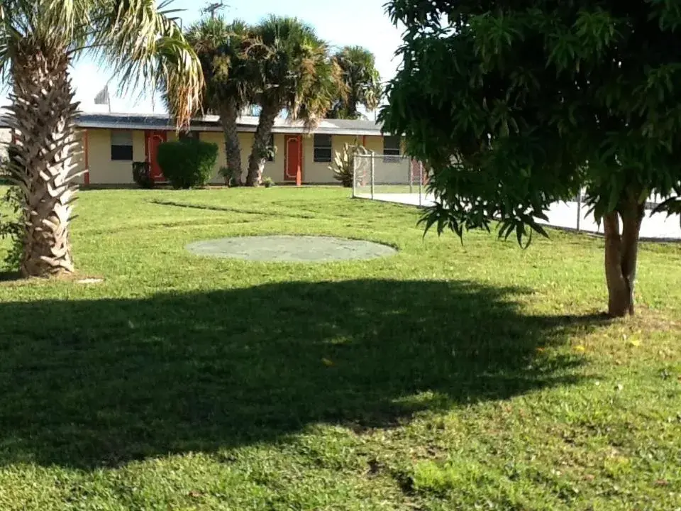 Garden in Sunset Inn- Fort Pierce, FL