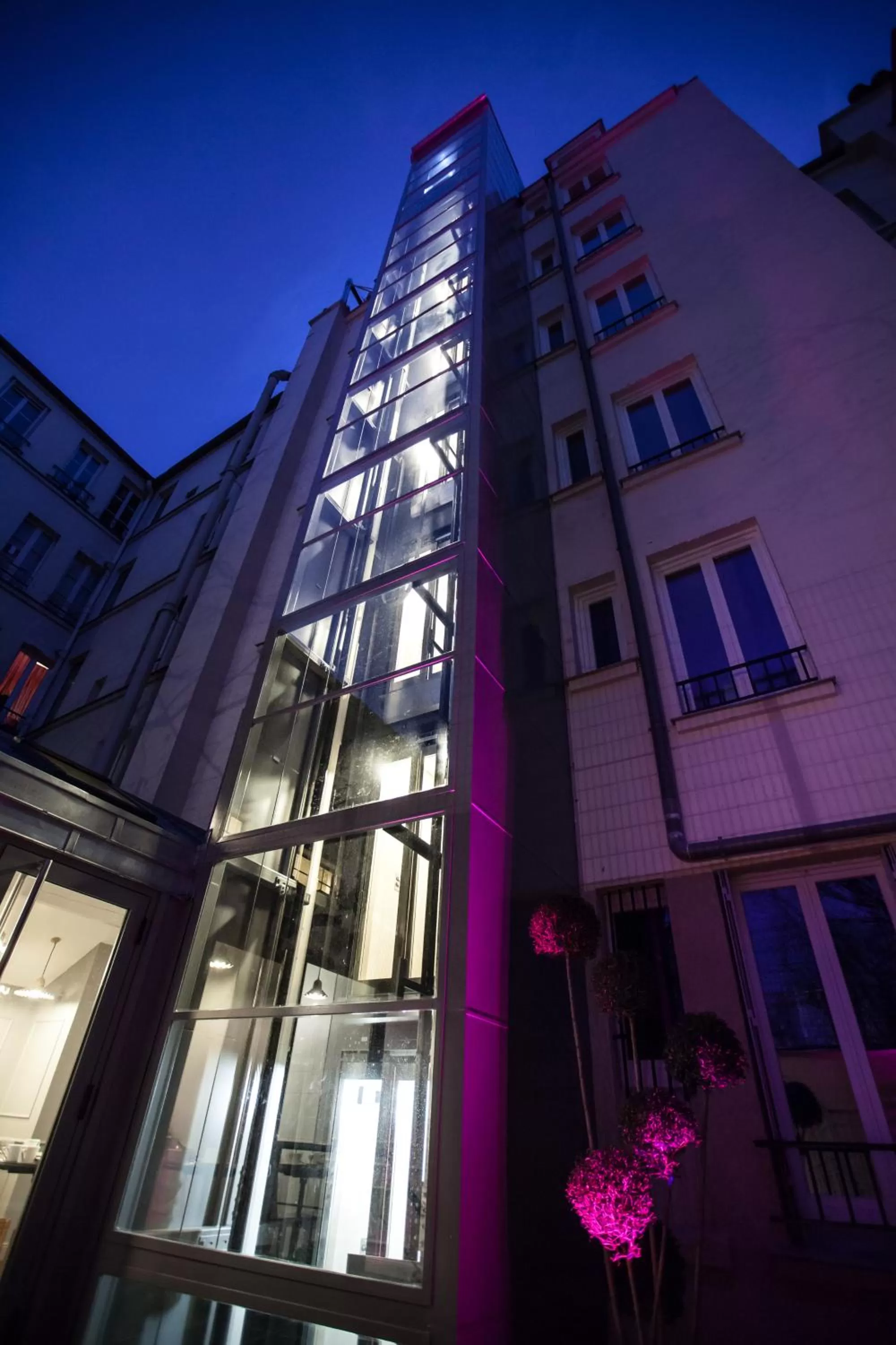 Property building in Le Mireille