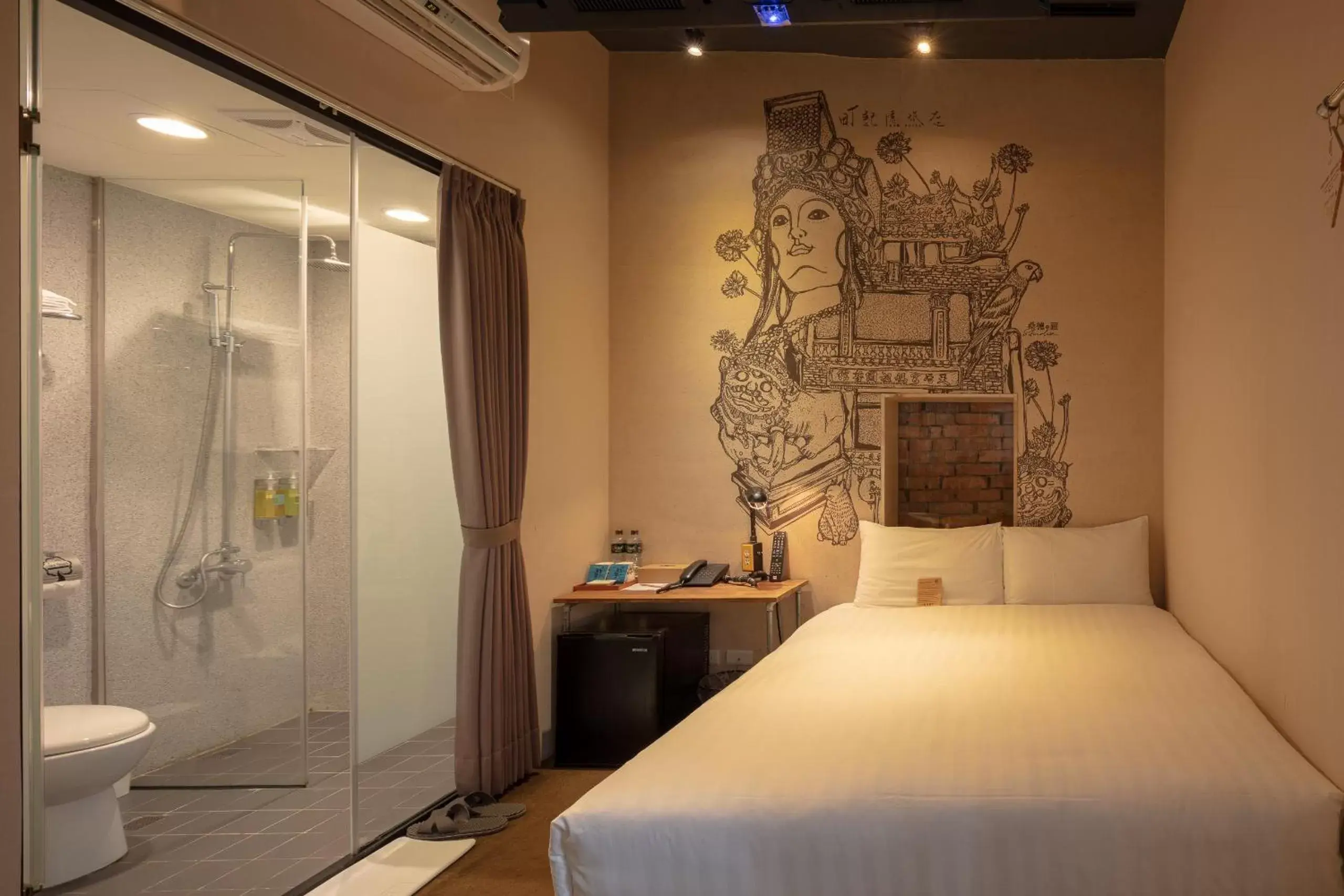 Photo of the whole room, Bed in Cho Hotel