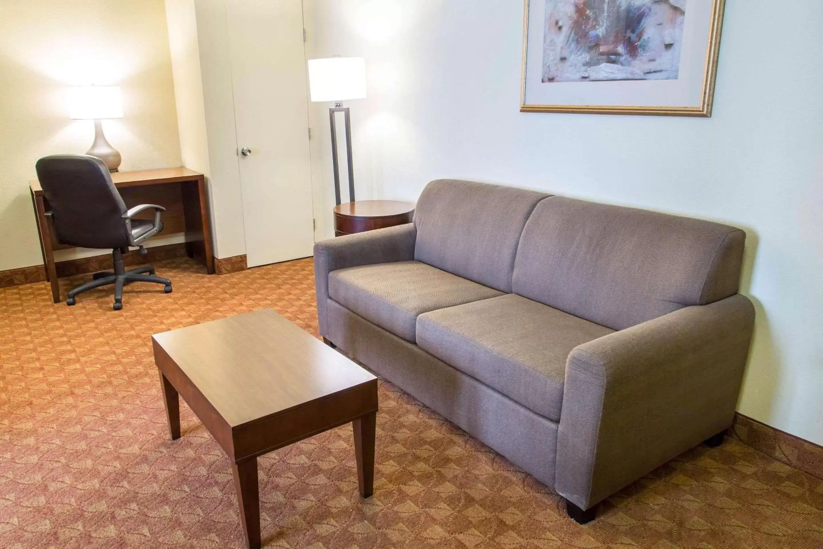 Photo of the whole room, Seating Area in Comfort Suites North Fossil Creek