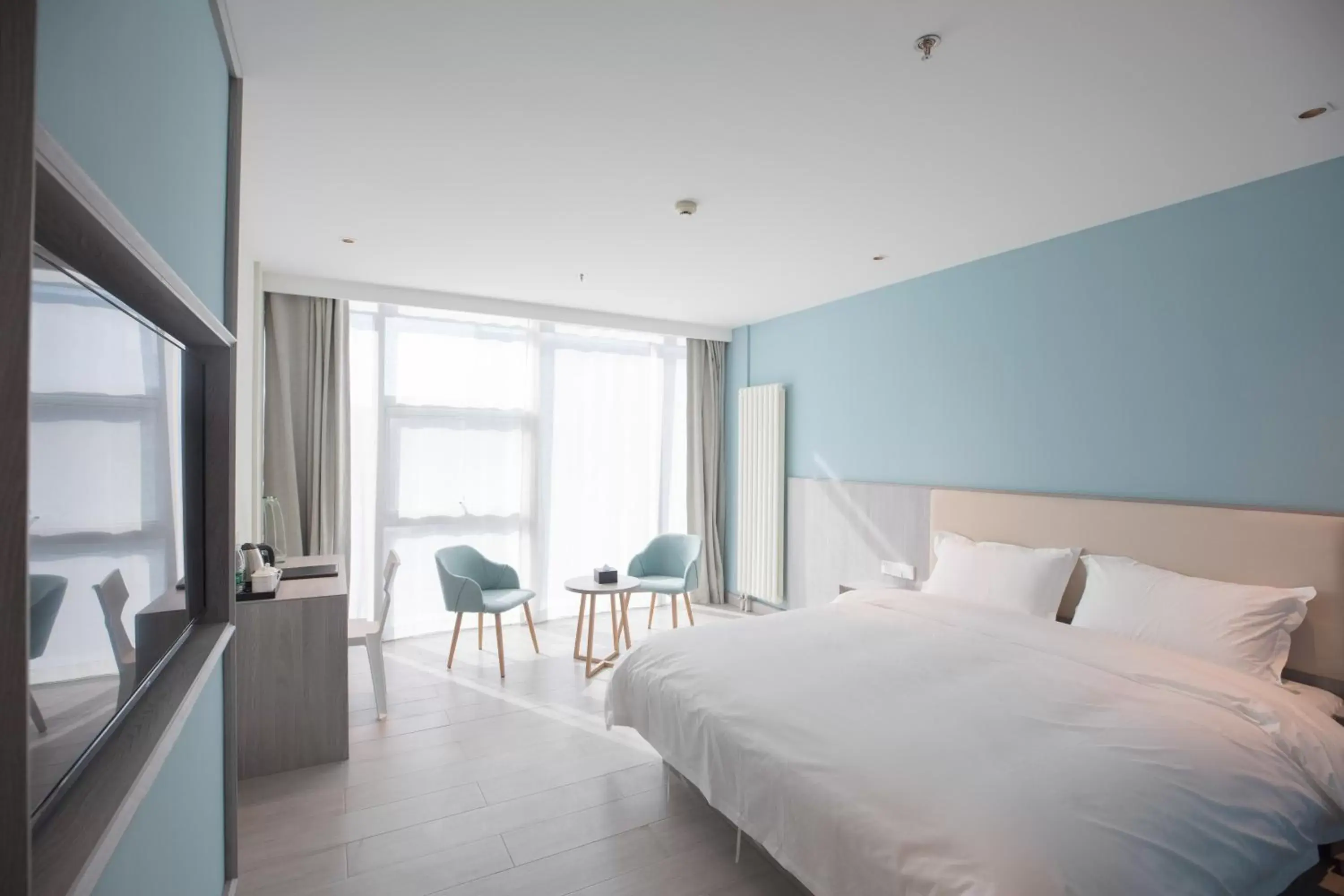 Bedroom, Bed in Beijing Saga Hotel