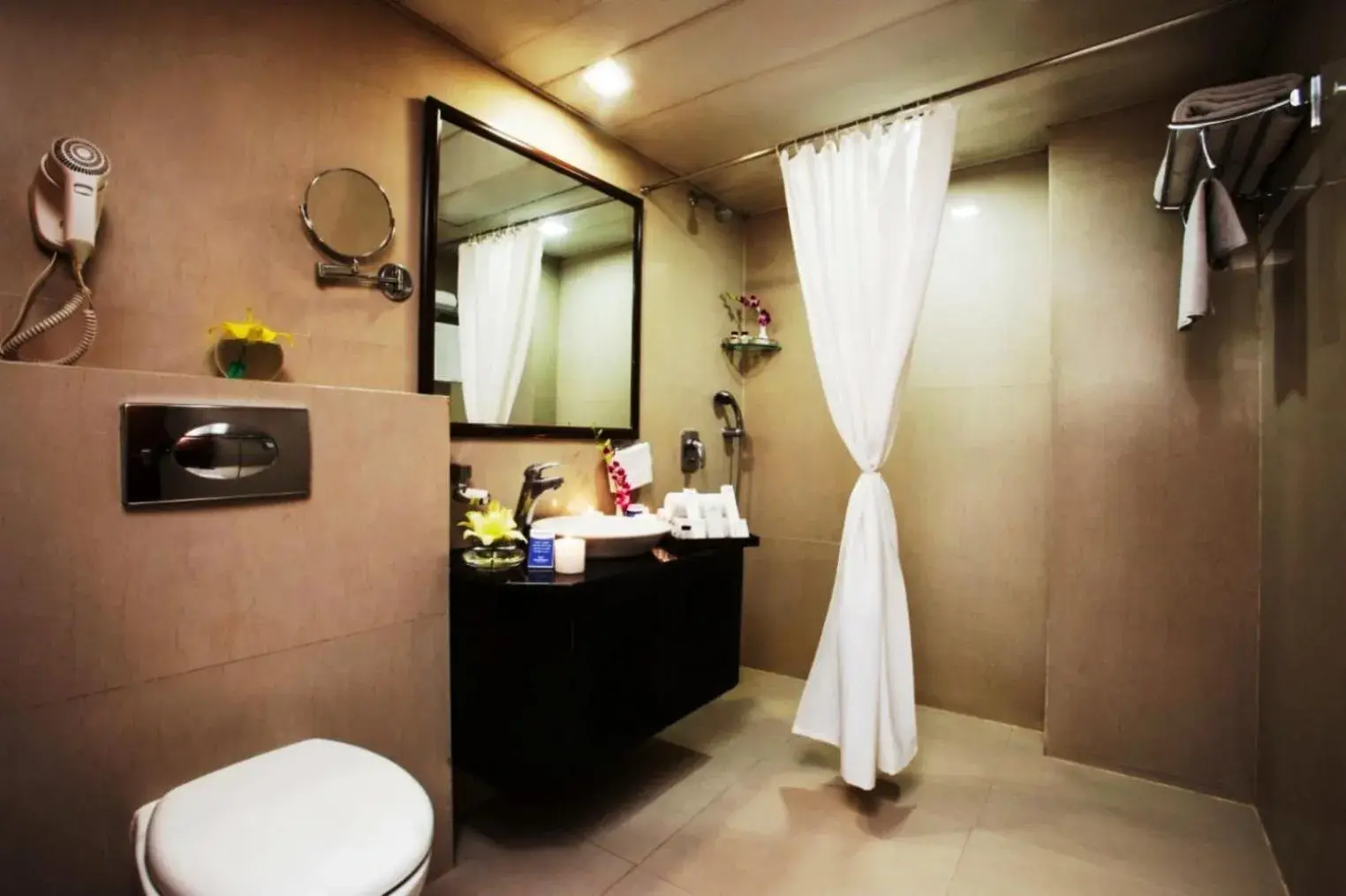 Bathroom in Taurus Sarovar Portico