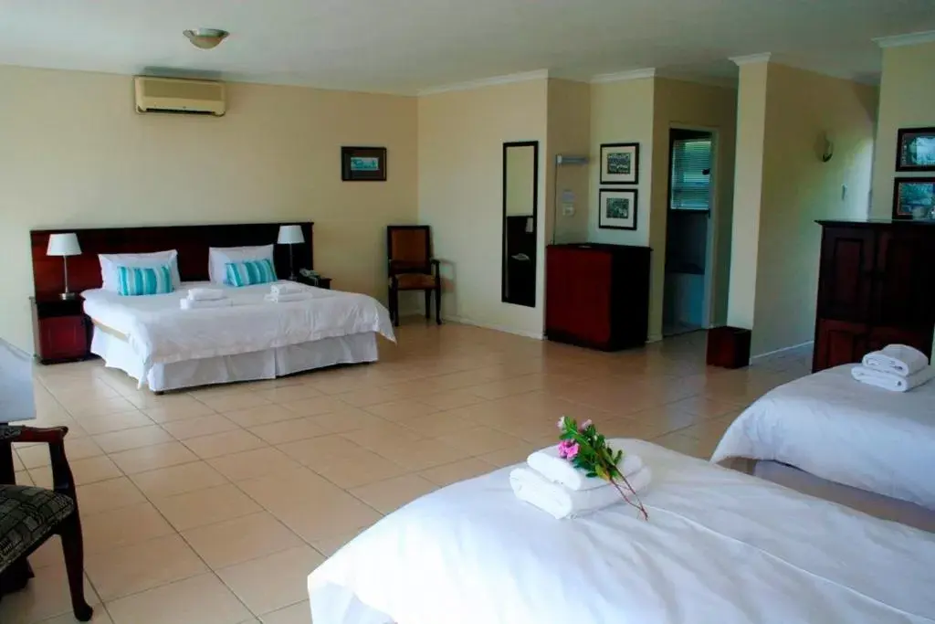 Photo of the whole room, Bed in Chapman Hotel and Conference Centre Photo of the whole room, Bed in Chapman Hotel and Conference Centre