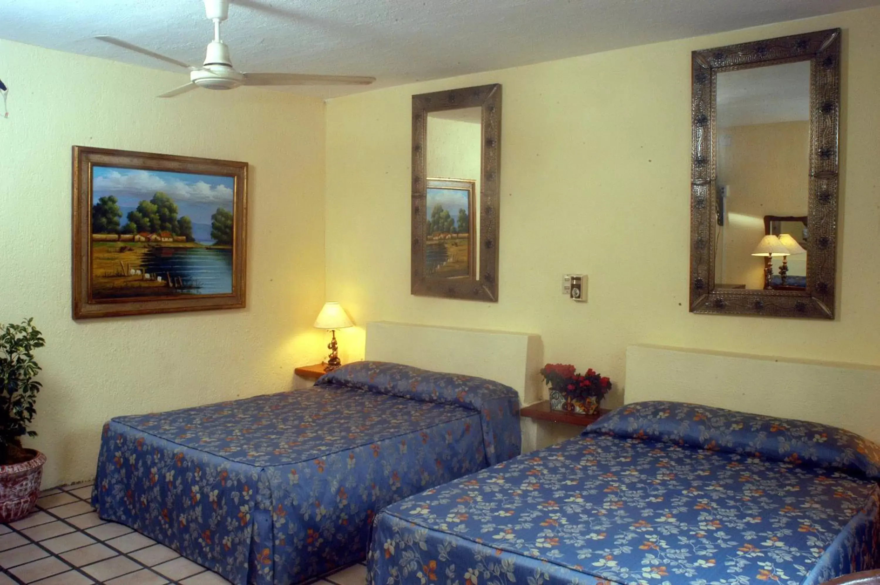 Bedroom, Bed in Hotel Mercurio - Gay Friendly