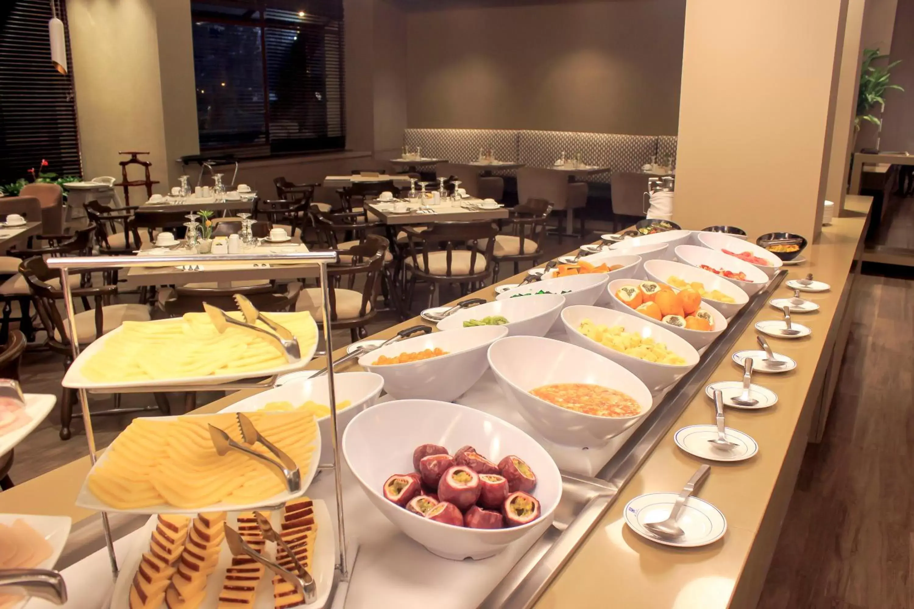 Buffet breakfast, Restaurant/Places to Eat in Casa Dann Carlton Hotel & SPA