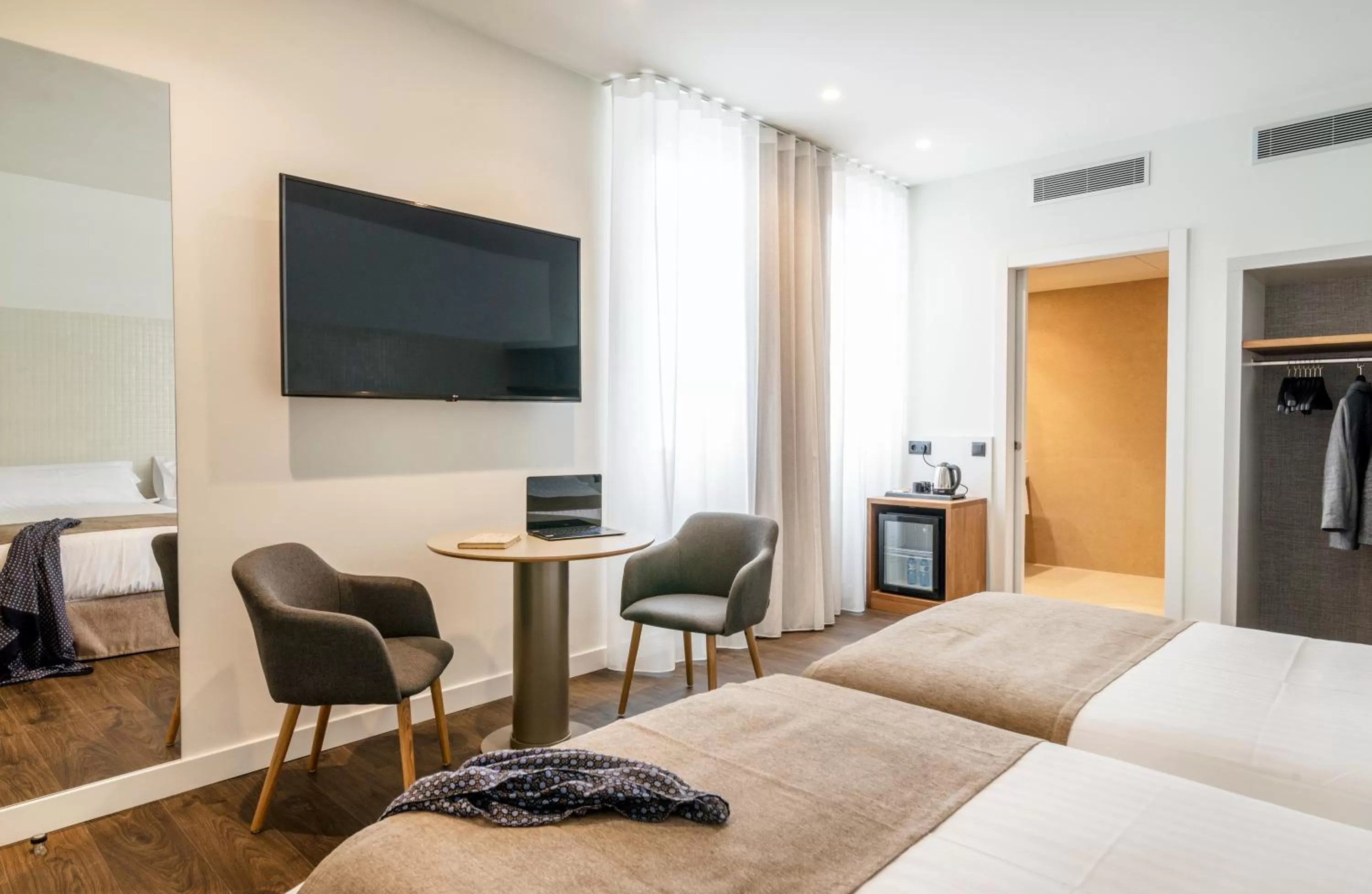 Living room, Bed in Peninsular