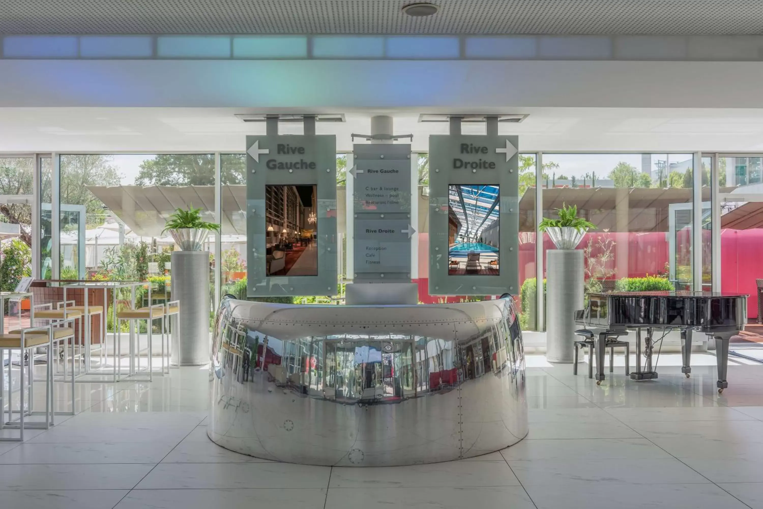 Lobby or reception in Hilton Geneva Hotel and Conference Centre