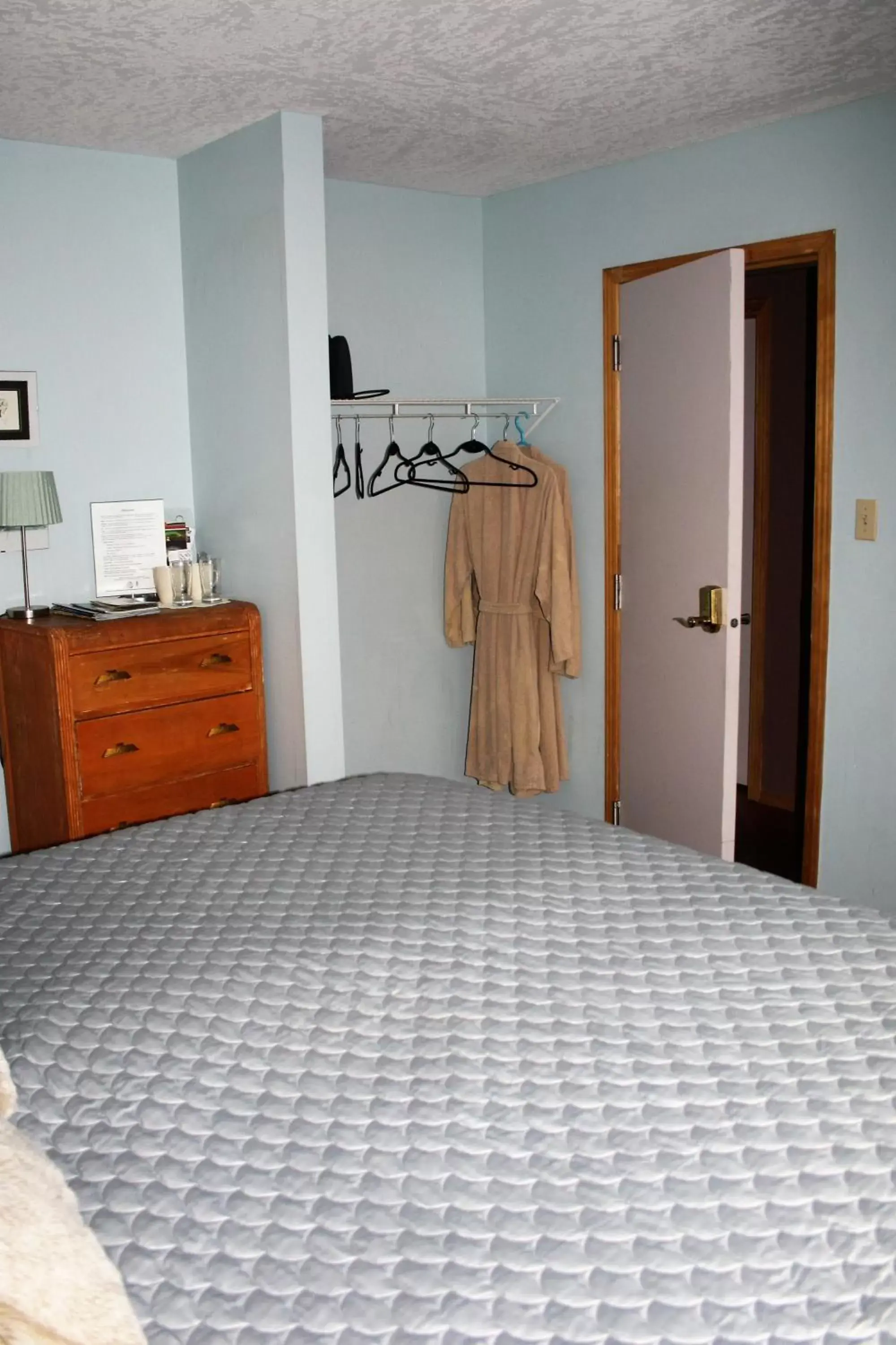 Photo of the whole room, Bed in Aurora Bayside Inn