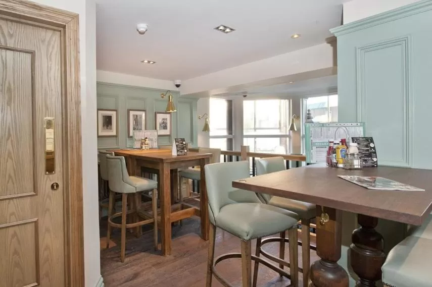 Restaurant/Places to Eat in The Queen Hotel Wetherspoon