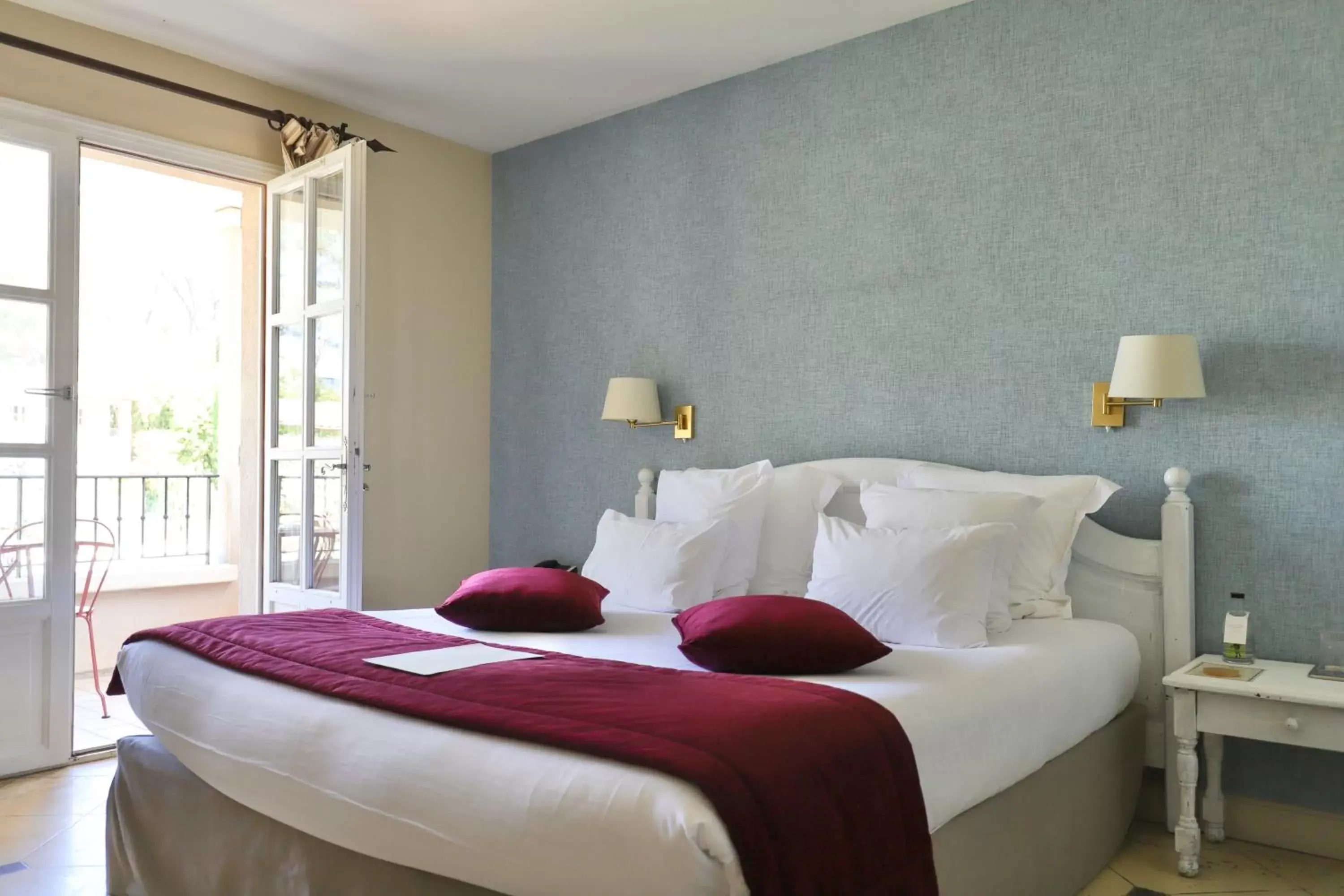 Bed in Hôtel De Mougins