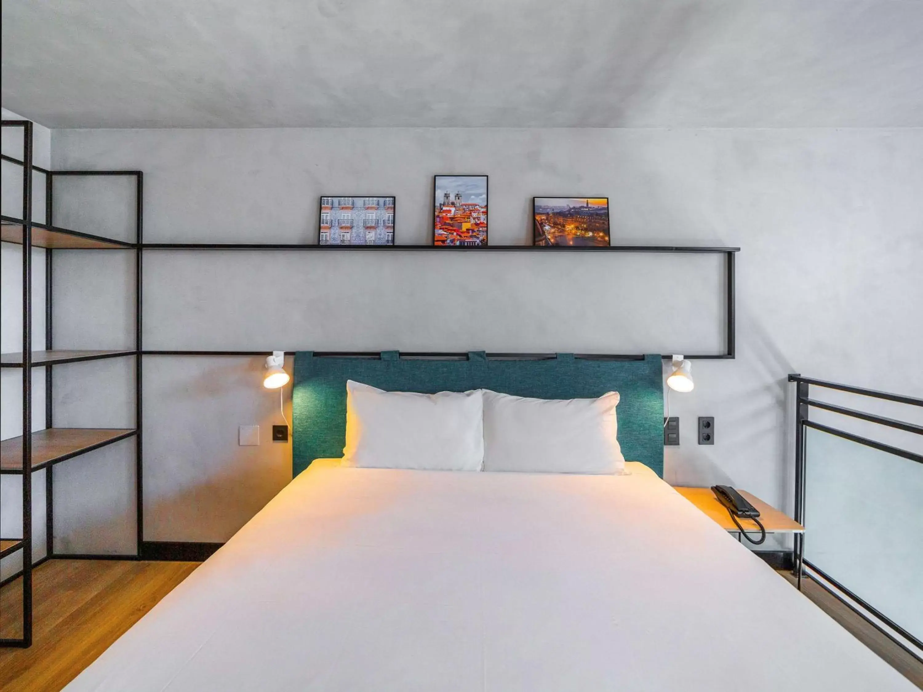 Photo of the whole room, Bed in ibis Porto Centro Mercado Bolhao