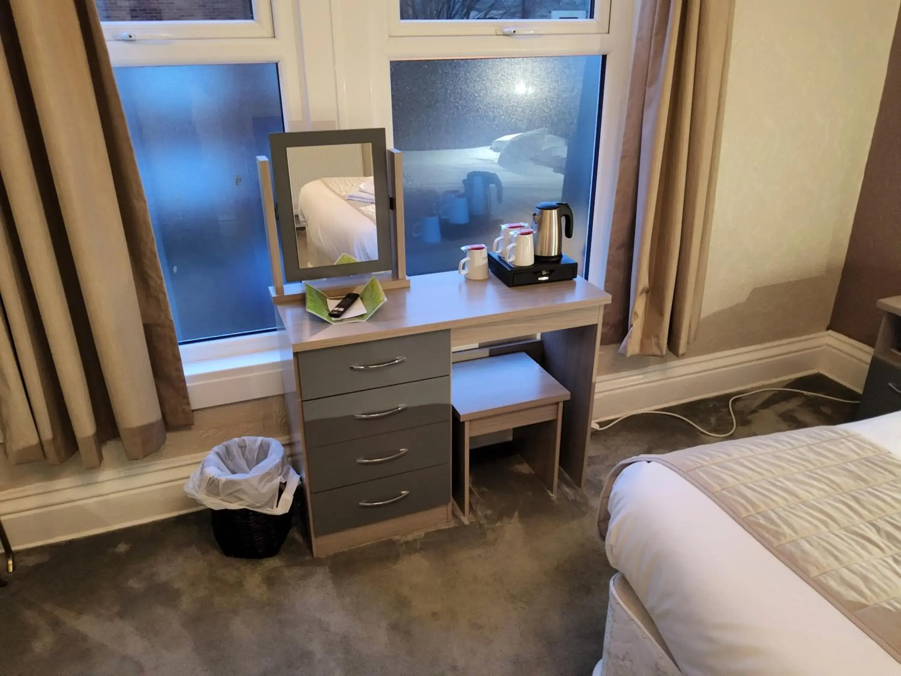 Bedroom, Bathroom in The Avenue Hotel