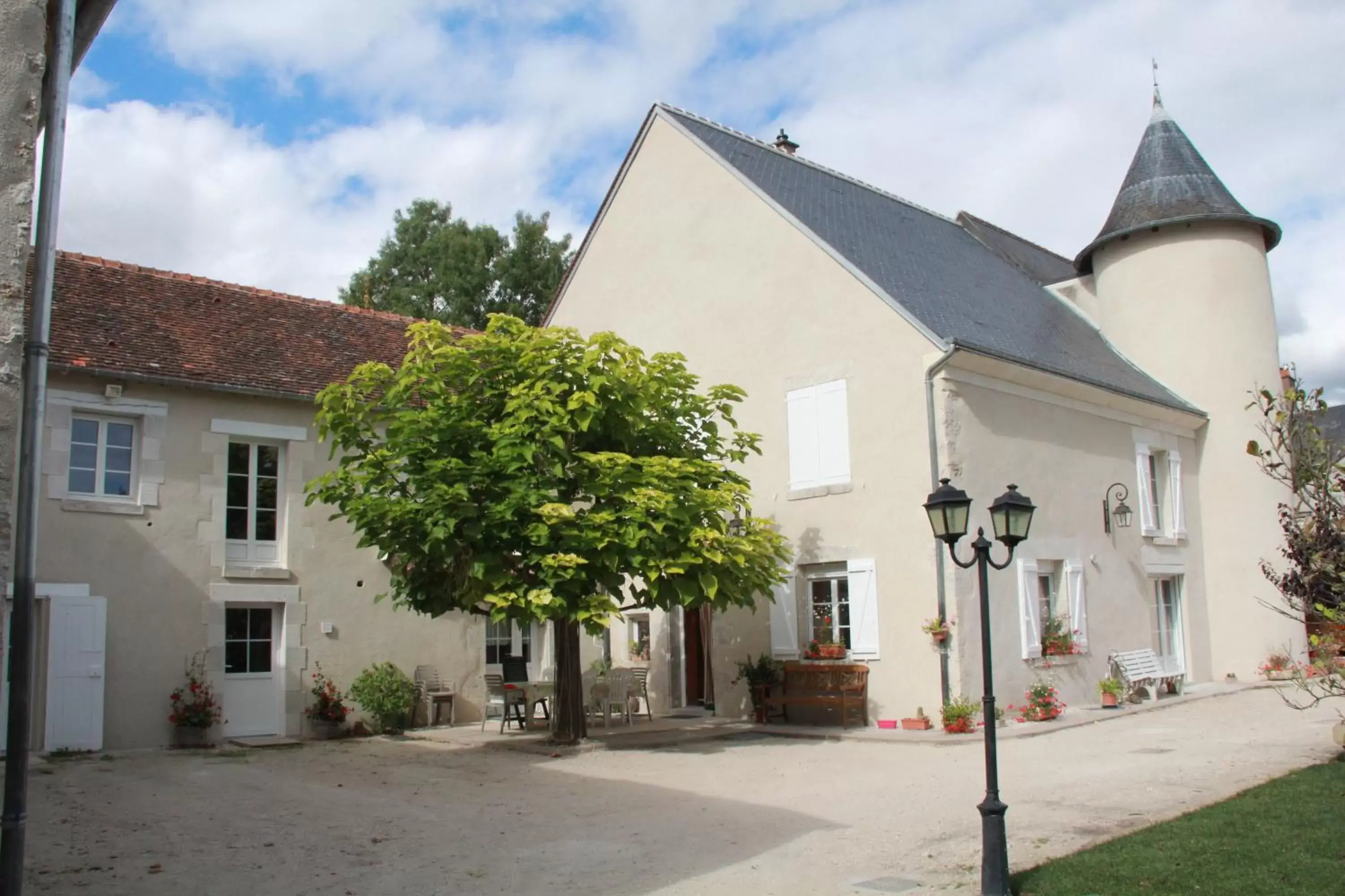 Facade/entrance, Property Building in Manoir le Bout du Pont