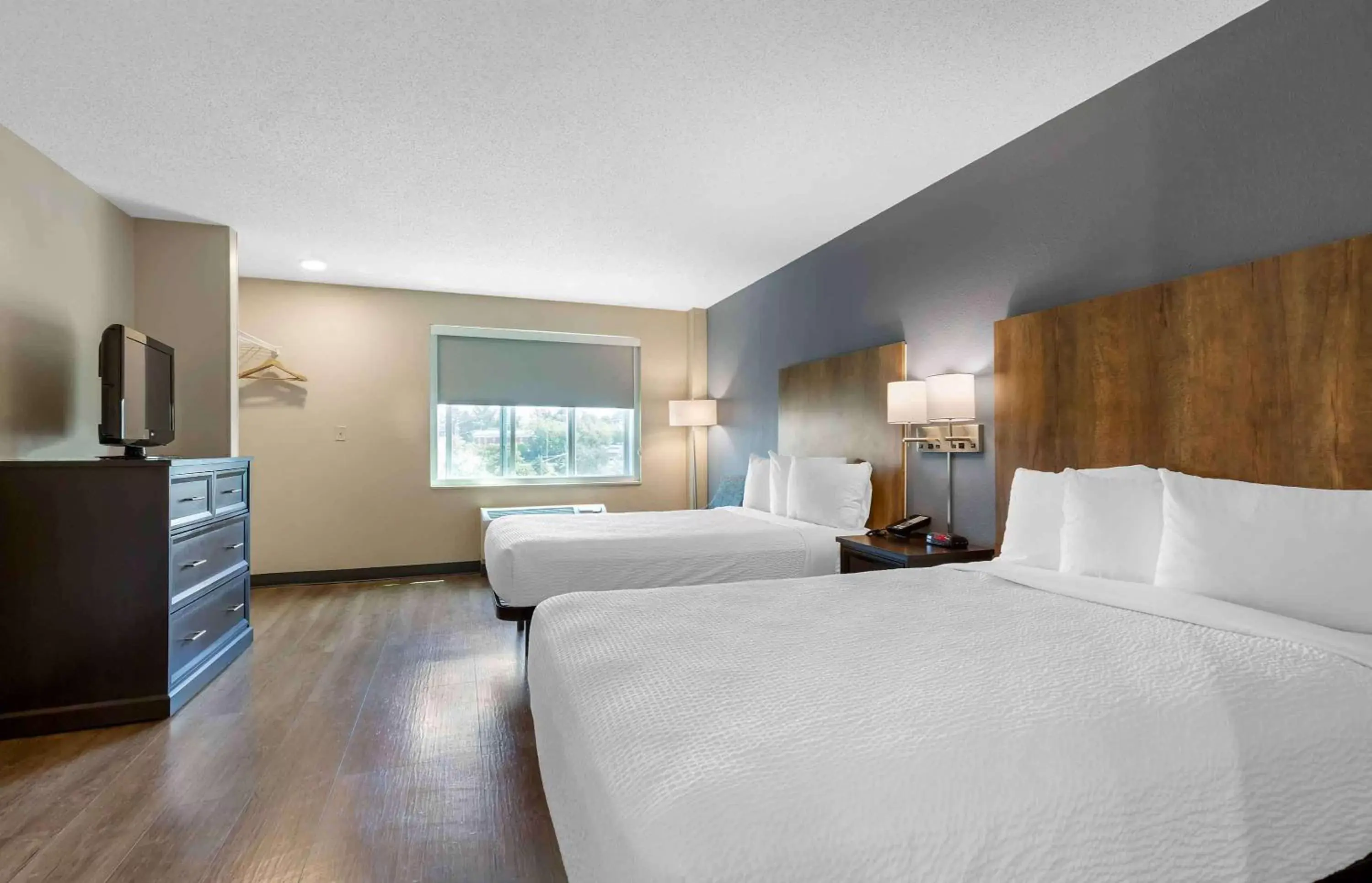 Bedroom, Bed in Extended Stay America Suites - Washington, DC - Centreville - Manassas