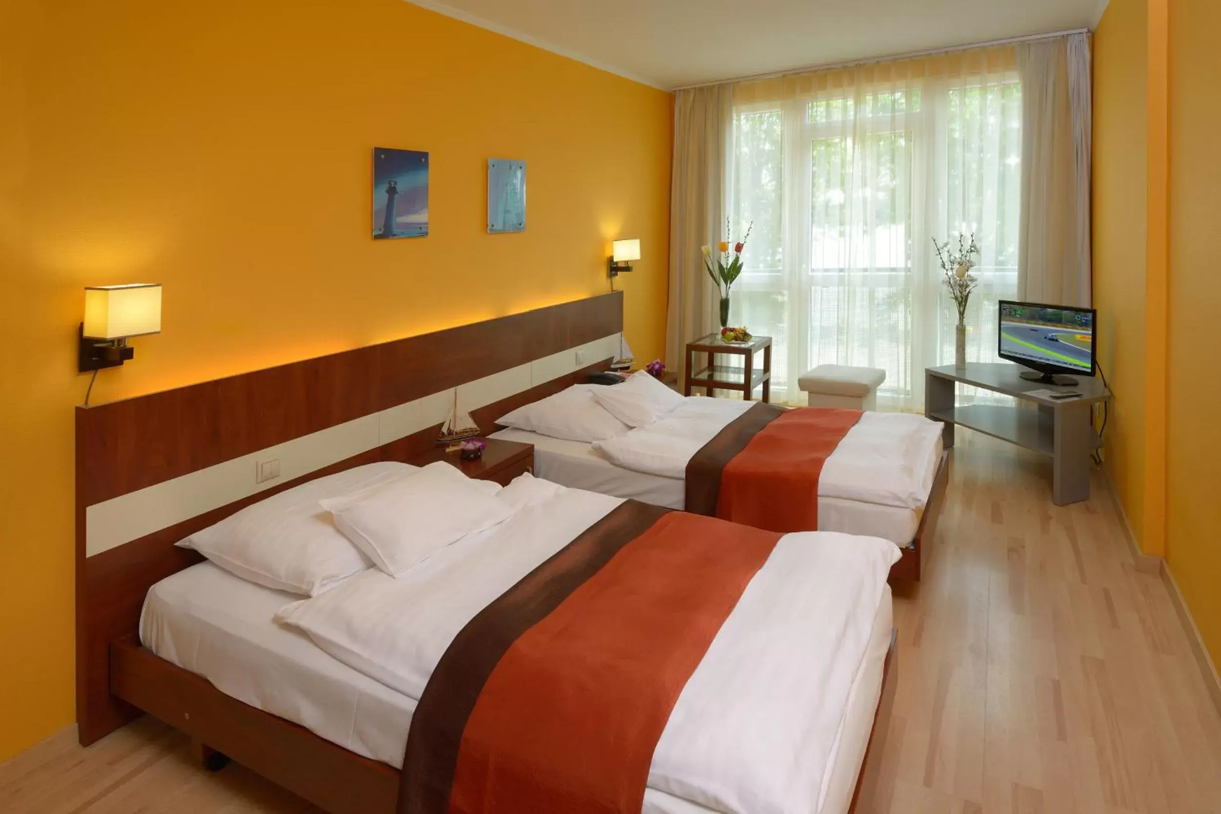 Bed in Holiday Beach Budapest Wellness Hotel with Sauna Park