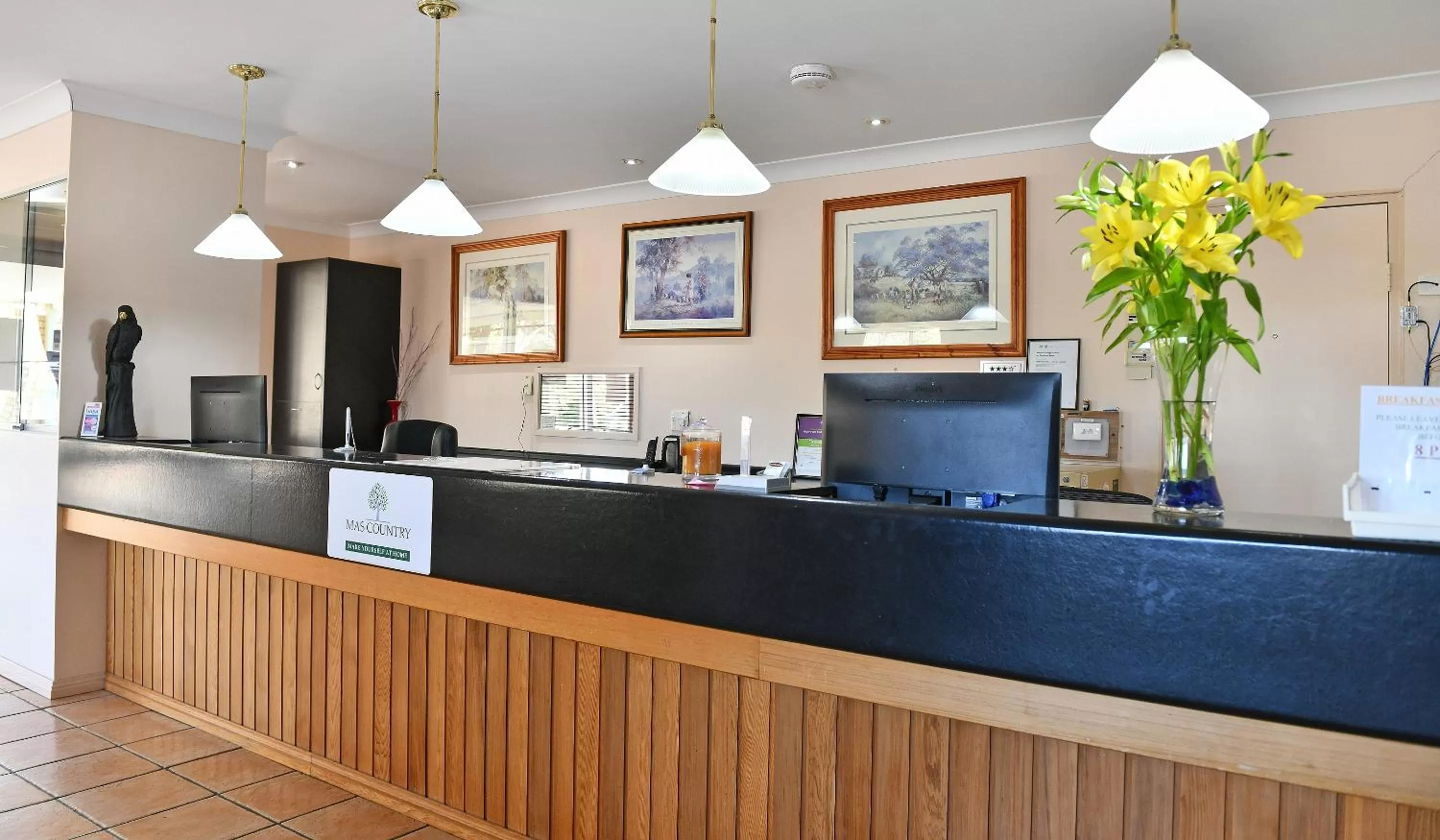 Lobby or reception in Burke and Wills Motor Inn