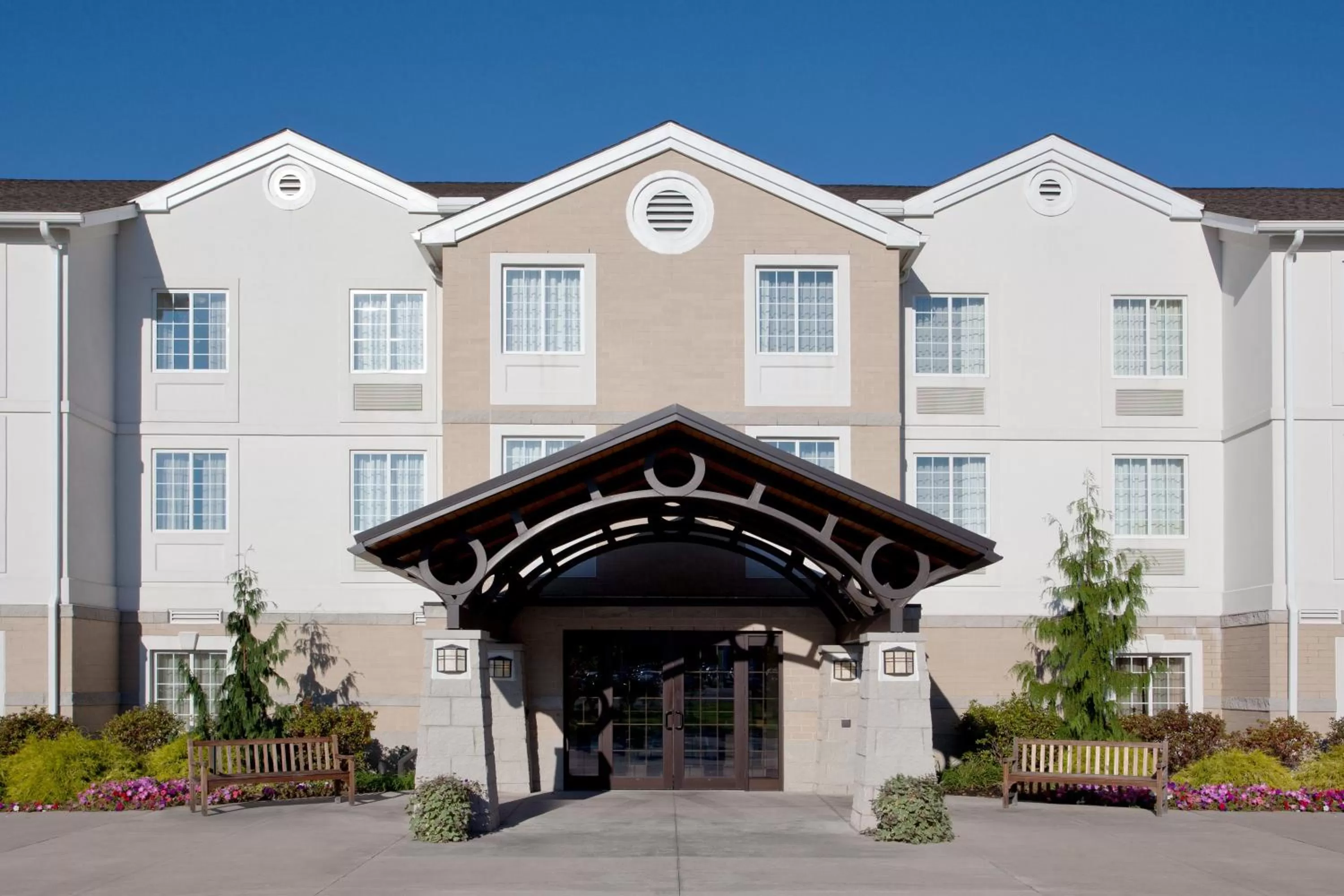 Property building in Staybridge Suites Cleveland Mayfield Heights Beachwood by IHG