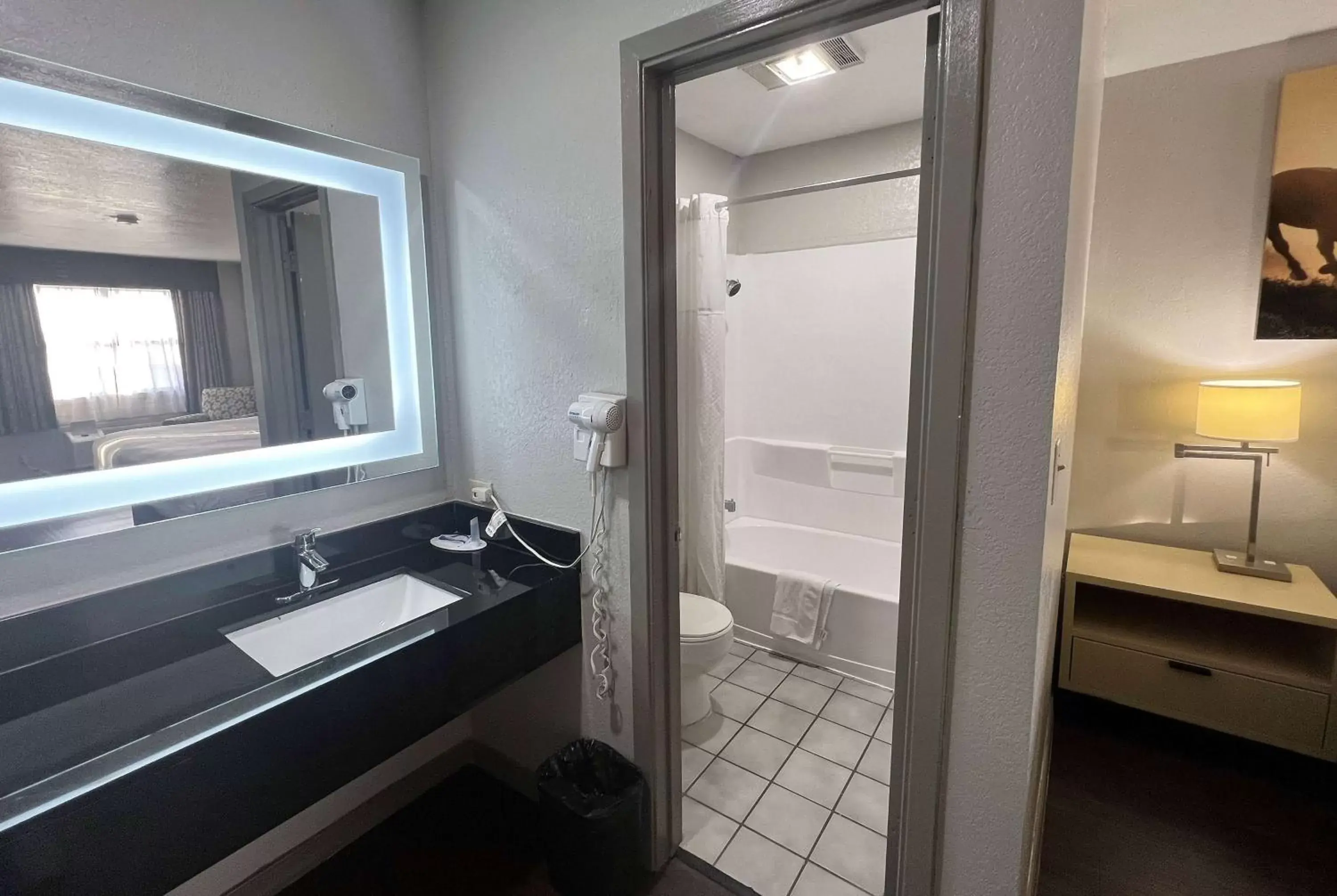 TV and multimedia, Bathroom in Days Inn & Suites by Wyndham - Canton First Monday Trade Days