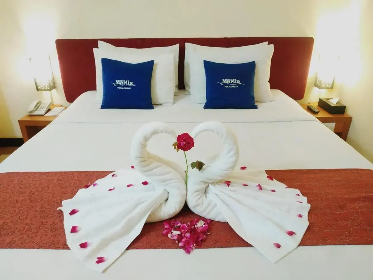 Bed in Hotel Marlin Pekalongan