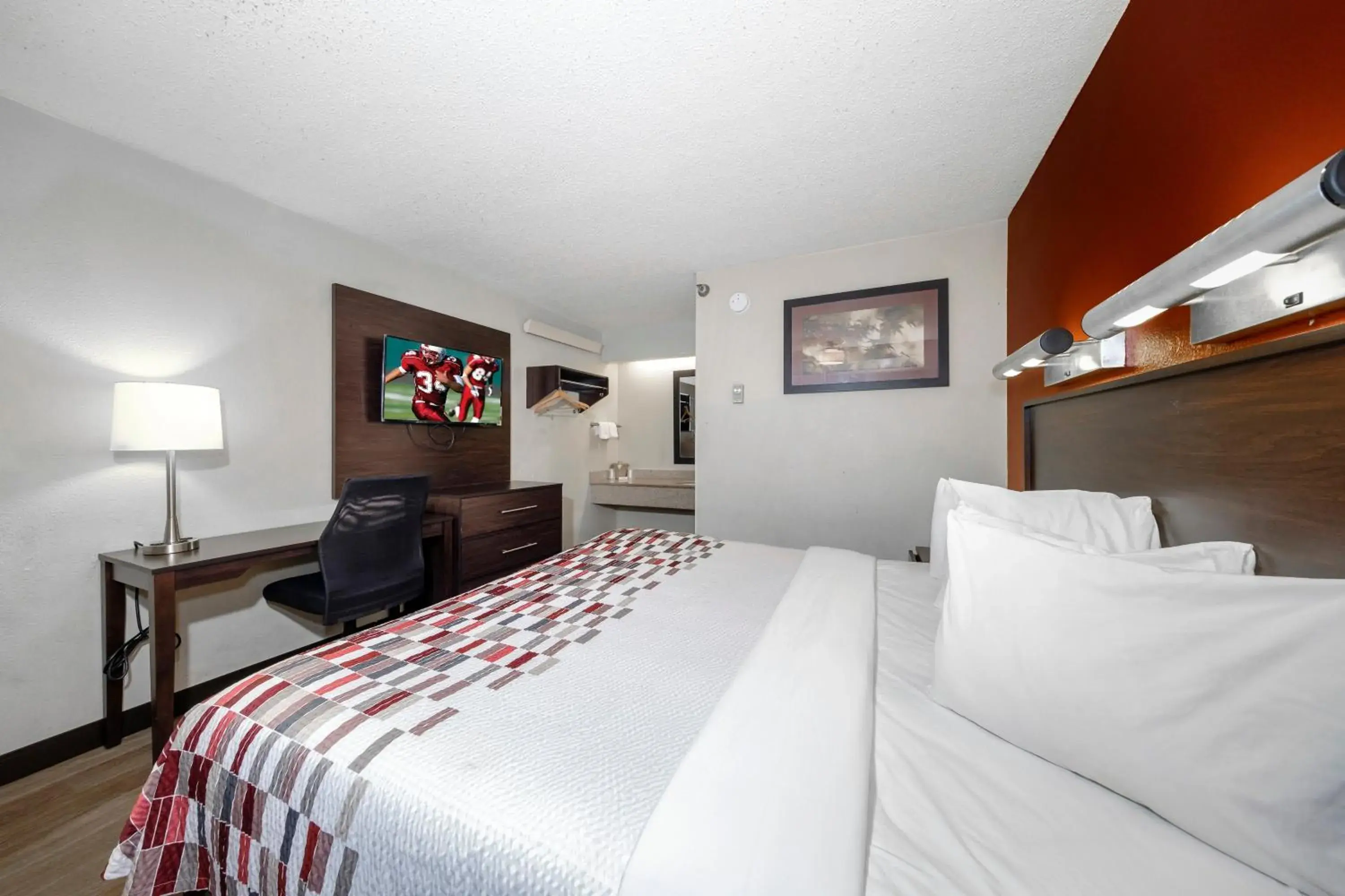 Photo of the whole room, Bed in Red Roof Inn Tampa - Brandon Photo of the whole room, Bed in Red Roof Inn Tampa - Brandon