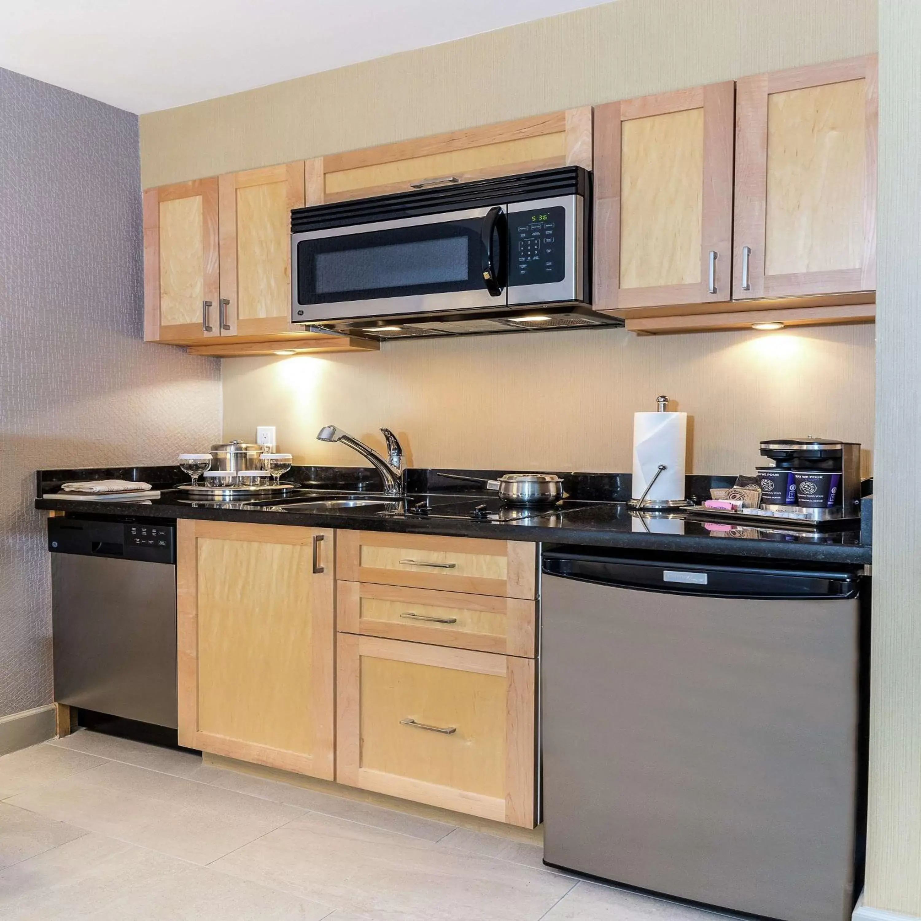 Kitchen or kitchenette, Kitchen/Kitchenette in Hilton Whistler Resort & Spa