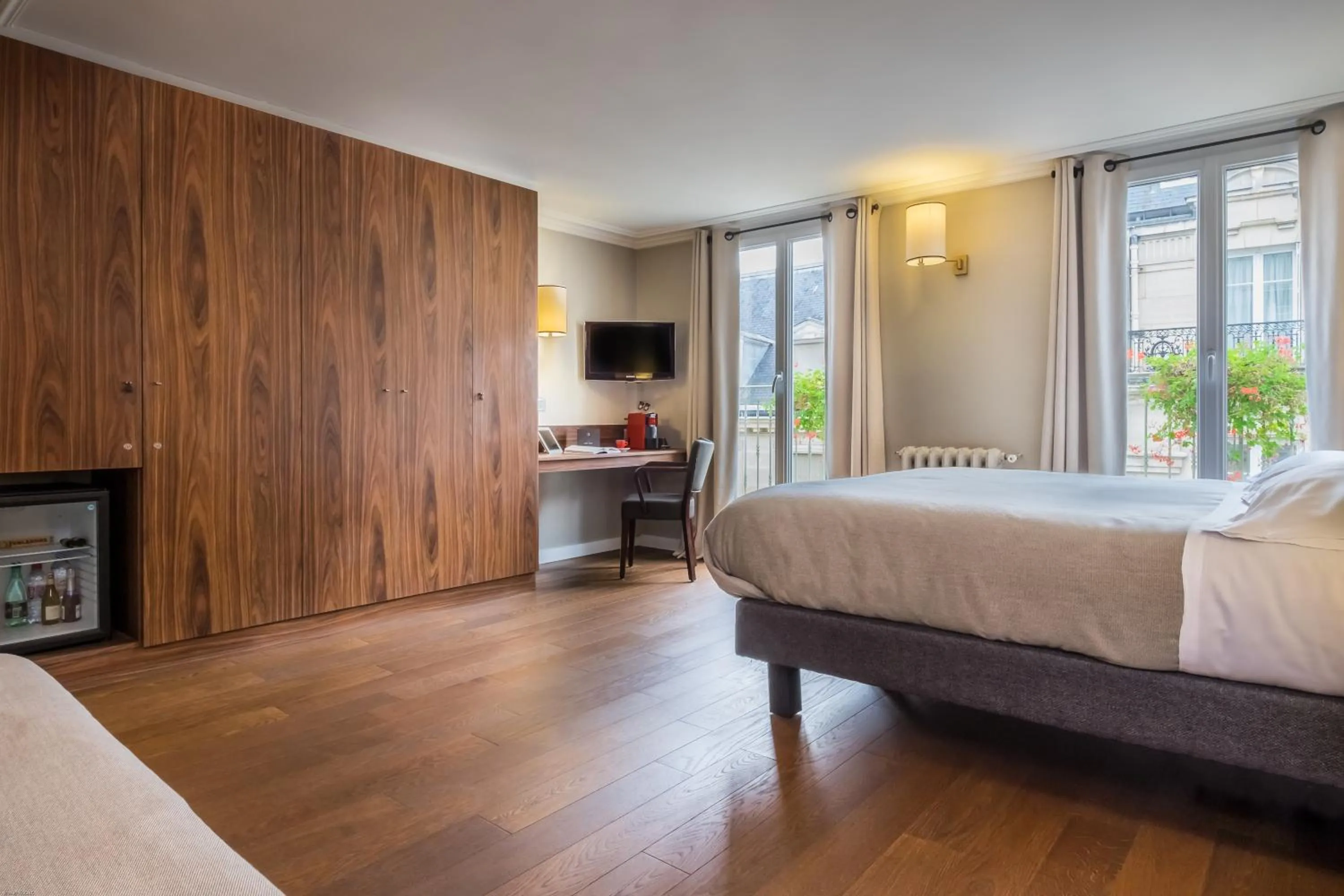 Bed in Hotel Concortel Paris