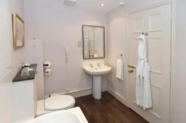 Bathroom in Flitwick Manor Hotel, BW Premier Collection