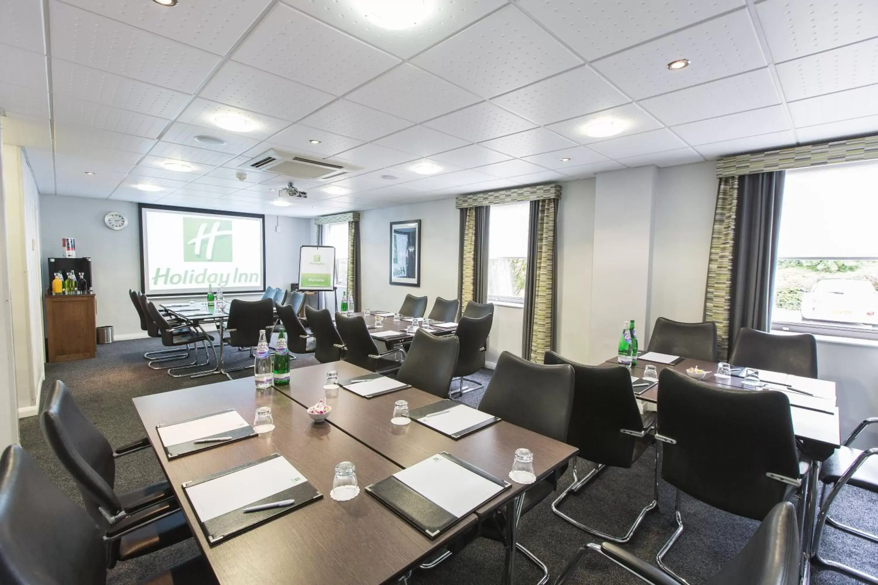 Meeting/conference room, Restaurant/Places to Eat in Holiday Inn Nottingham, an IHG Hotel