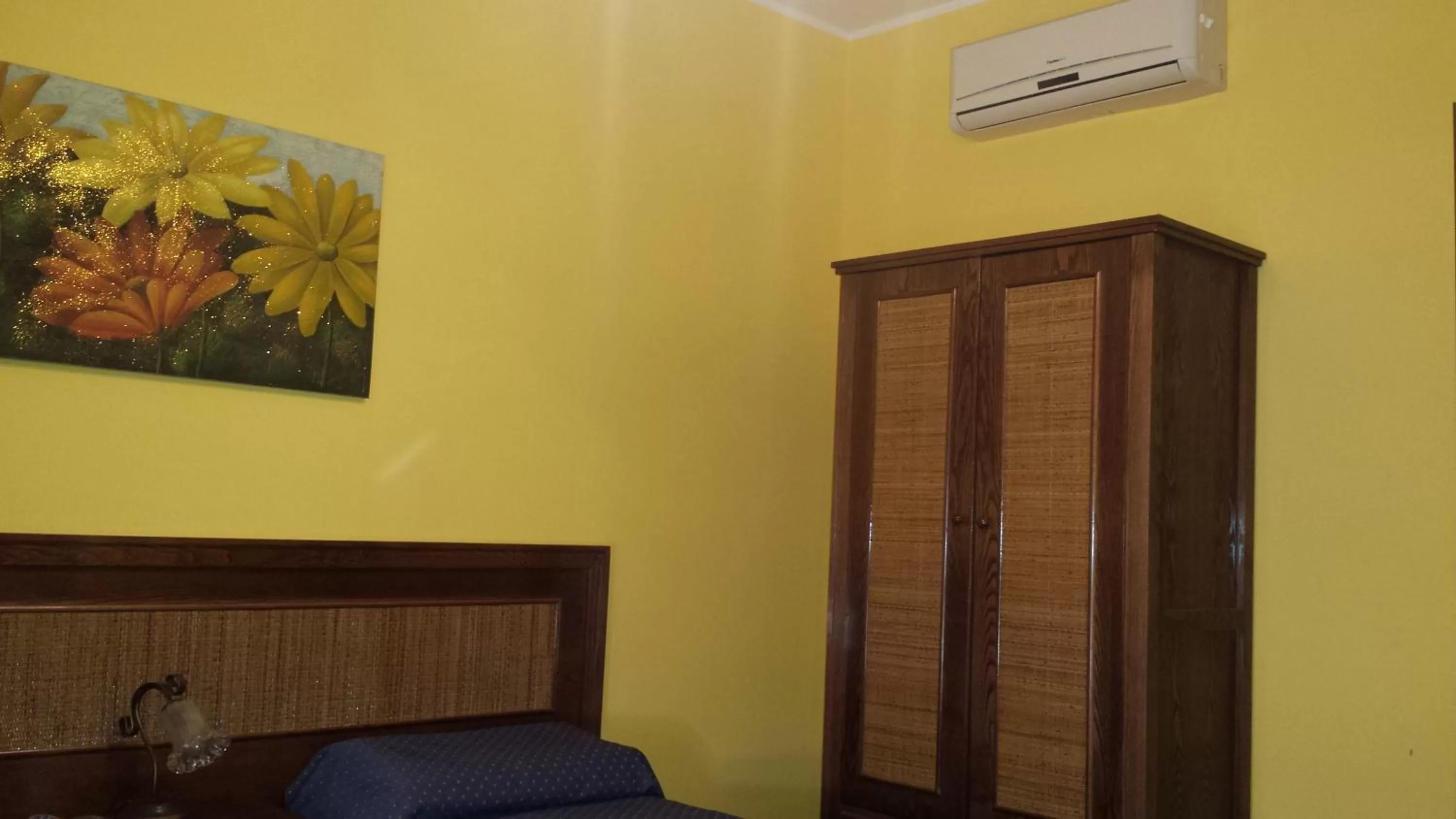 Decorative detail in Bed and Breakfast Coral Blue