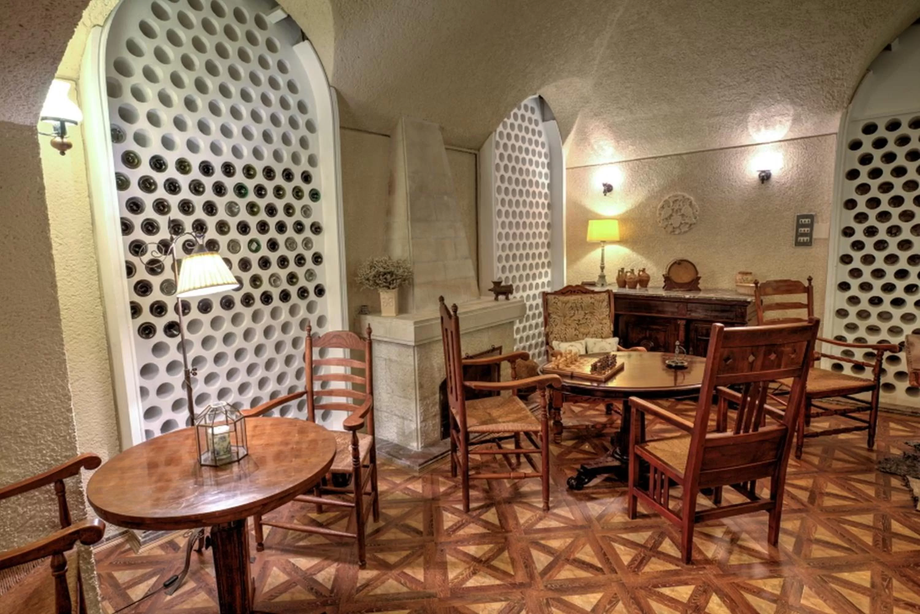 Restaurant/places to eat in Grand Boutique Hotel