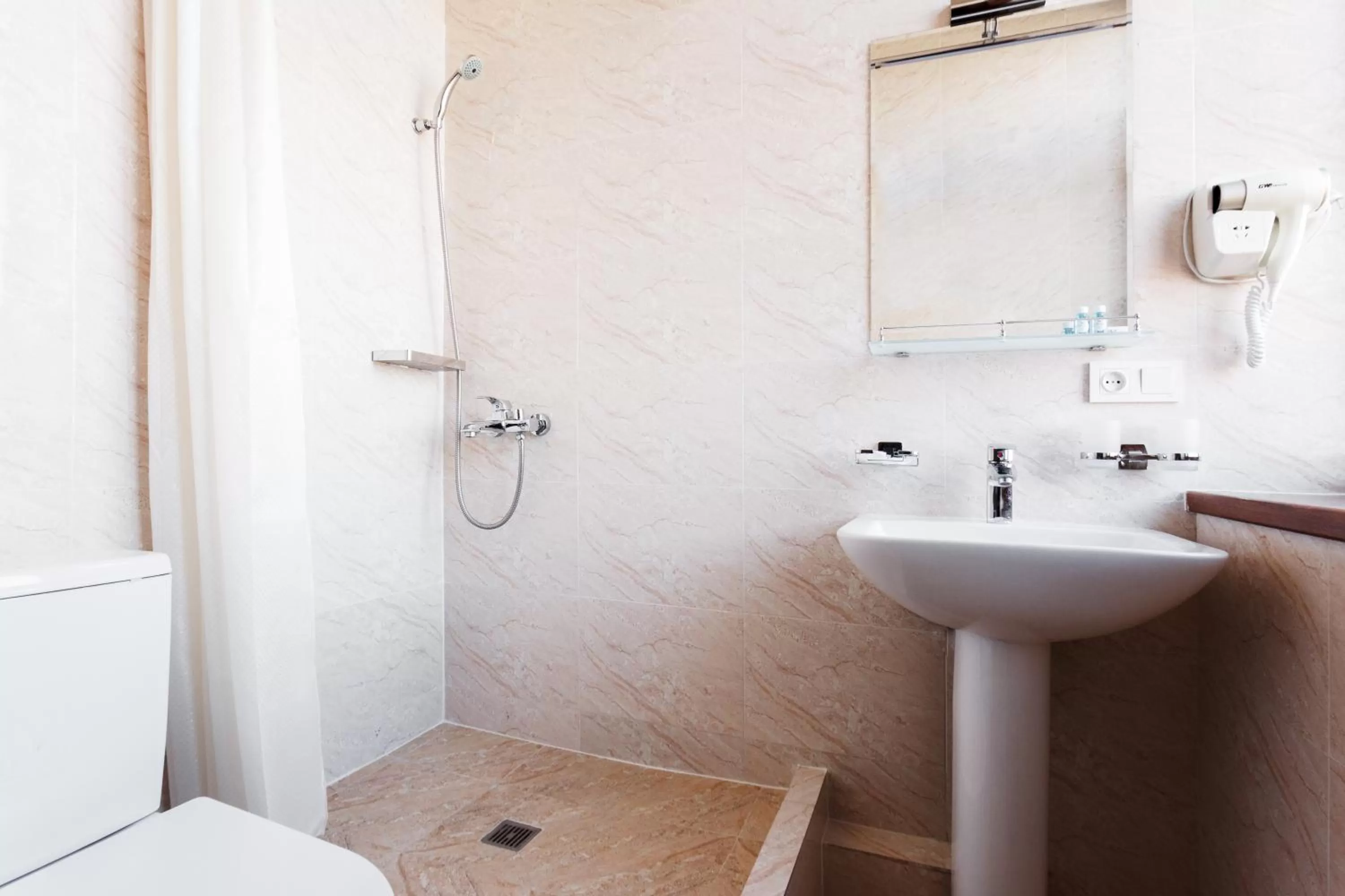 Bathroom in Western Suites Hotel