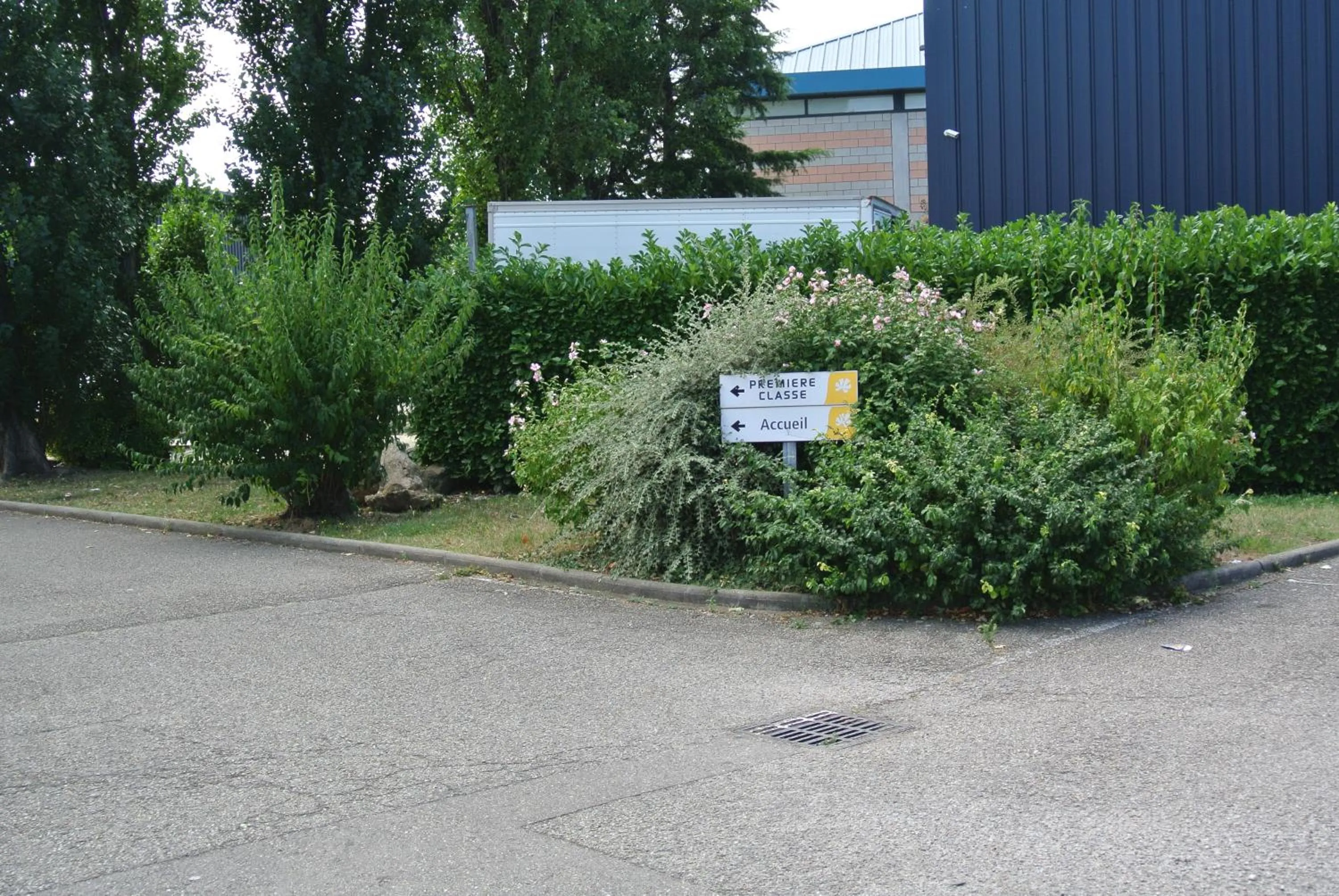 Facade/entrance in Premiere Classe Lyon Sud - Chasse Sur Rhône