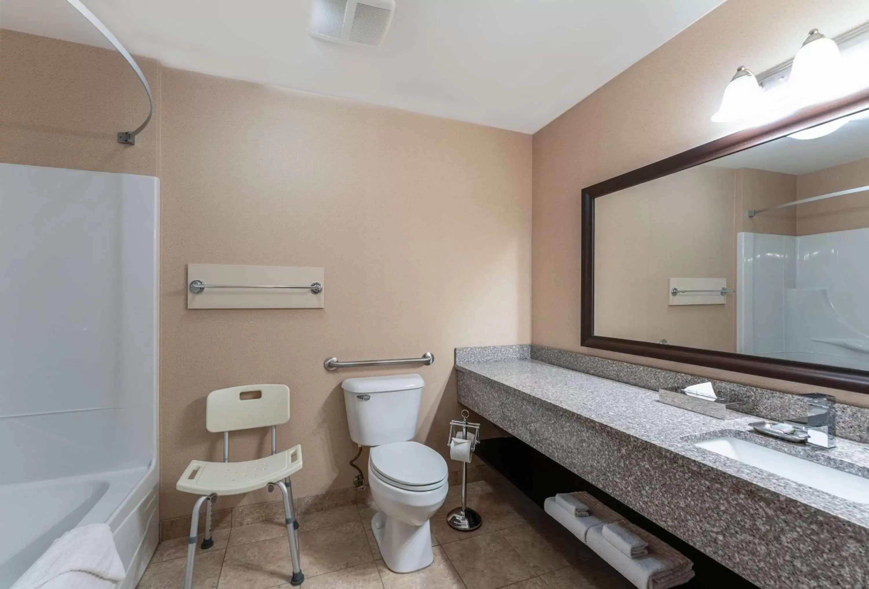 Bathroom in Best Western Cranbrook Hotel