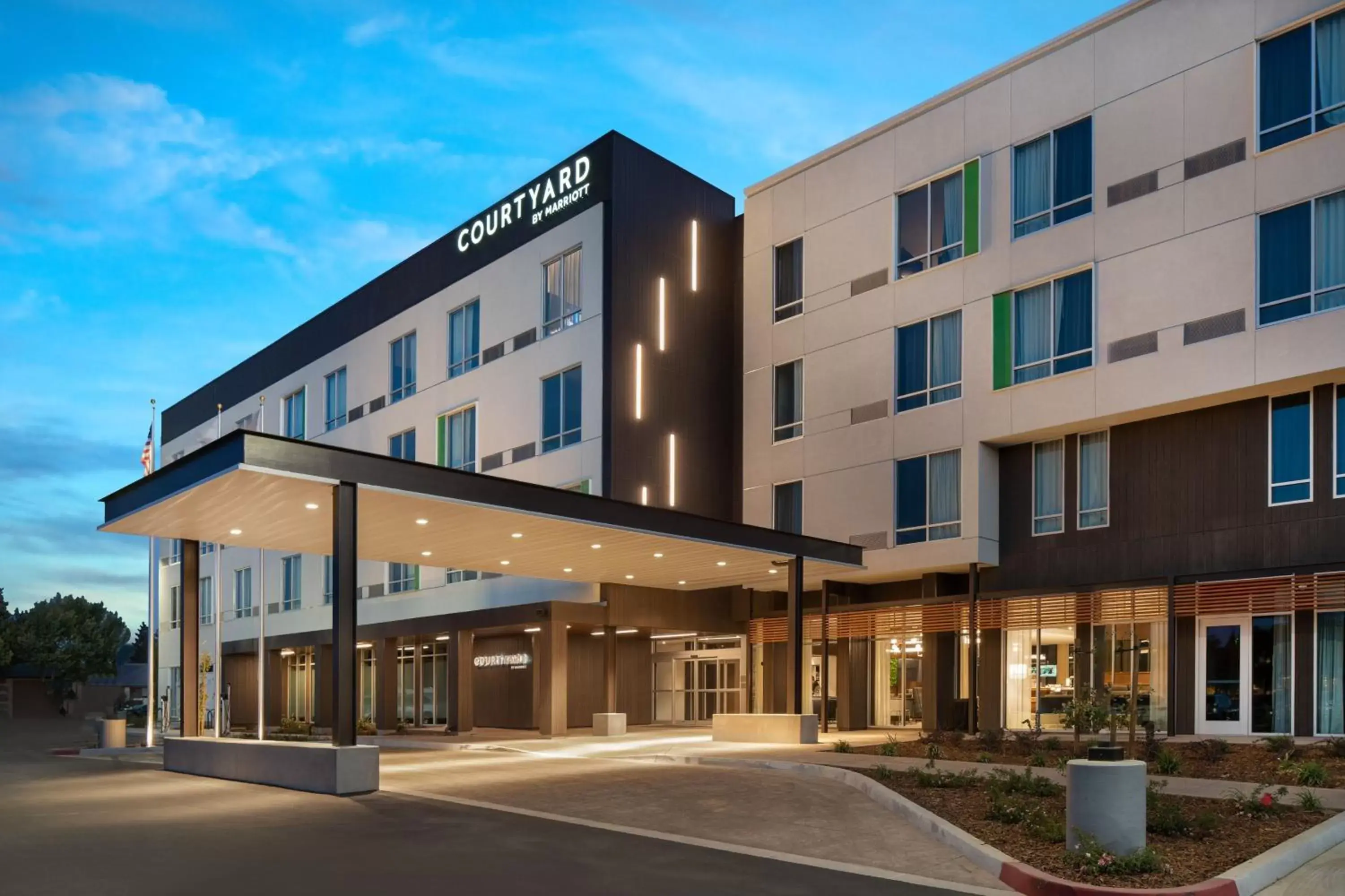 Property Building in Courtyard by Marriott Fresno Clovis