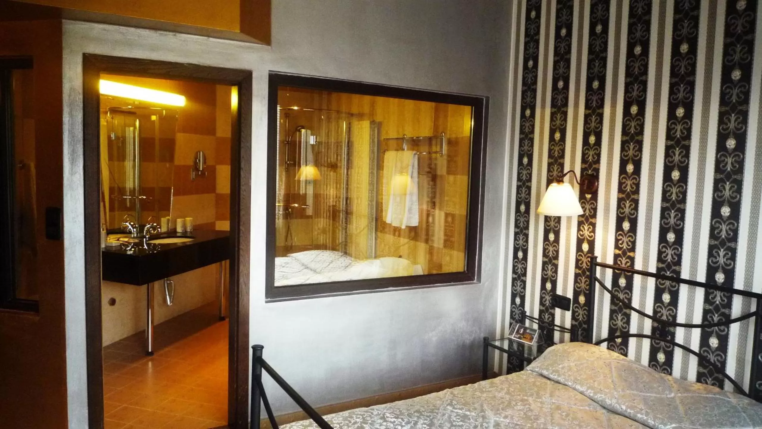 Bathroom, Bed in Hotel Orphey