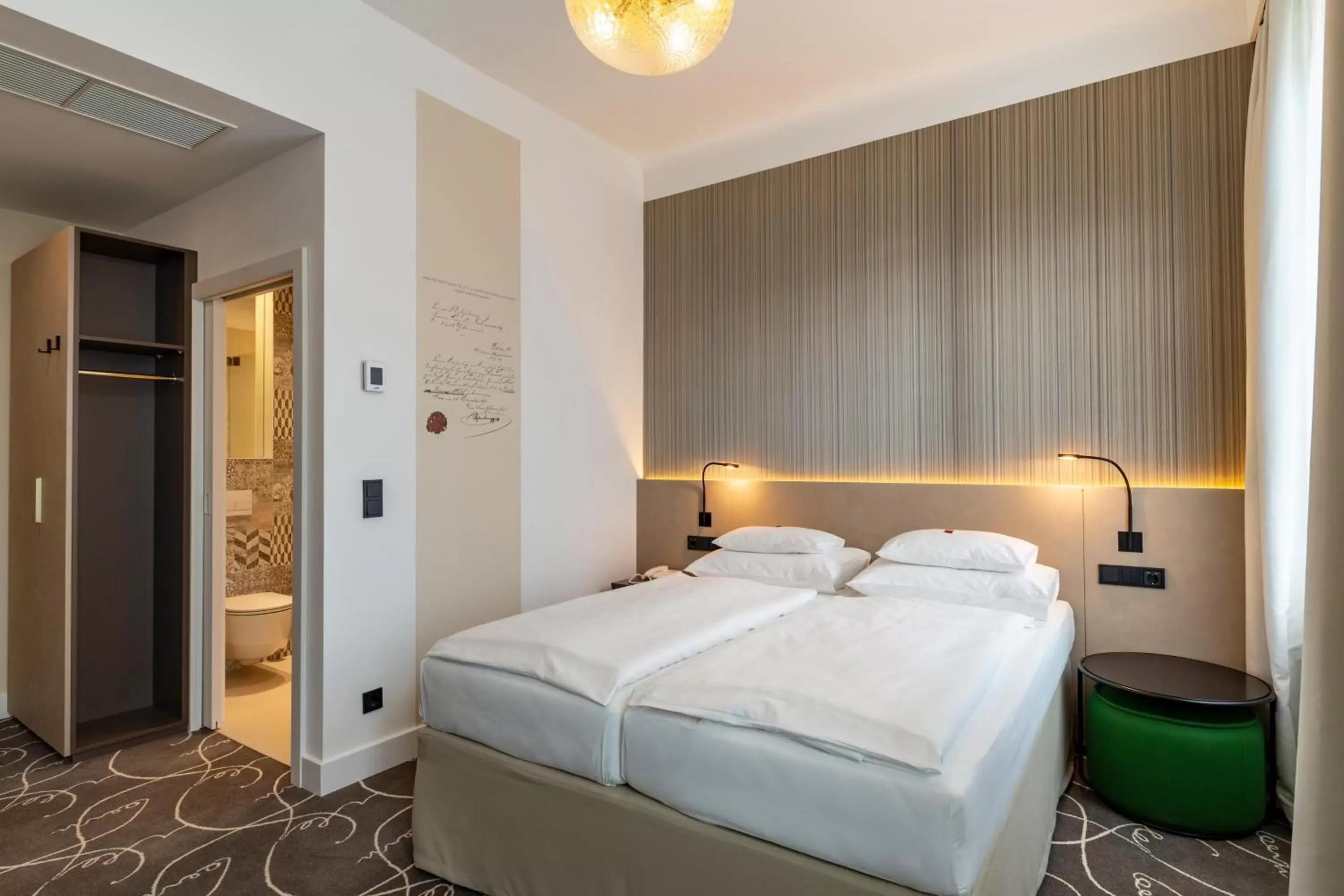 Bedroom, Bed in Hotel Erzherzog Rainer