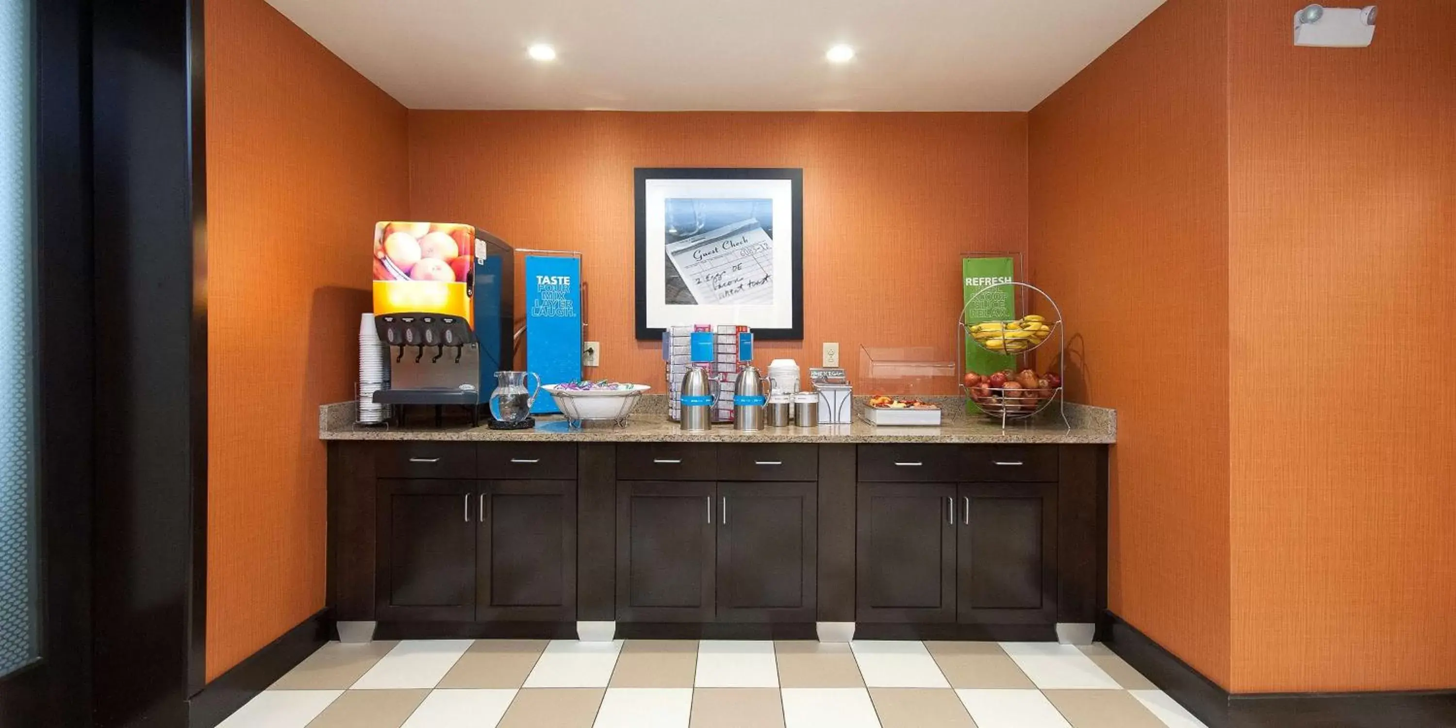 Dining area in Hampton Inn & Suites Seneca-Clemson Area