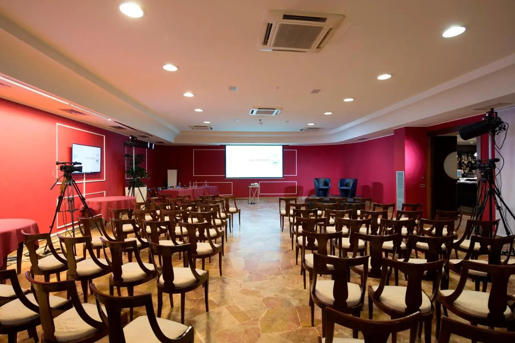 Business facilities in Astra Hotel